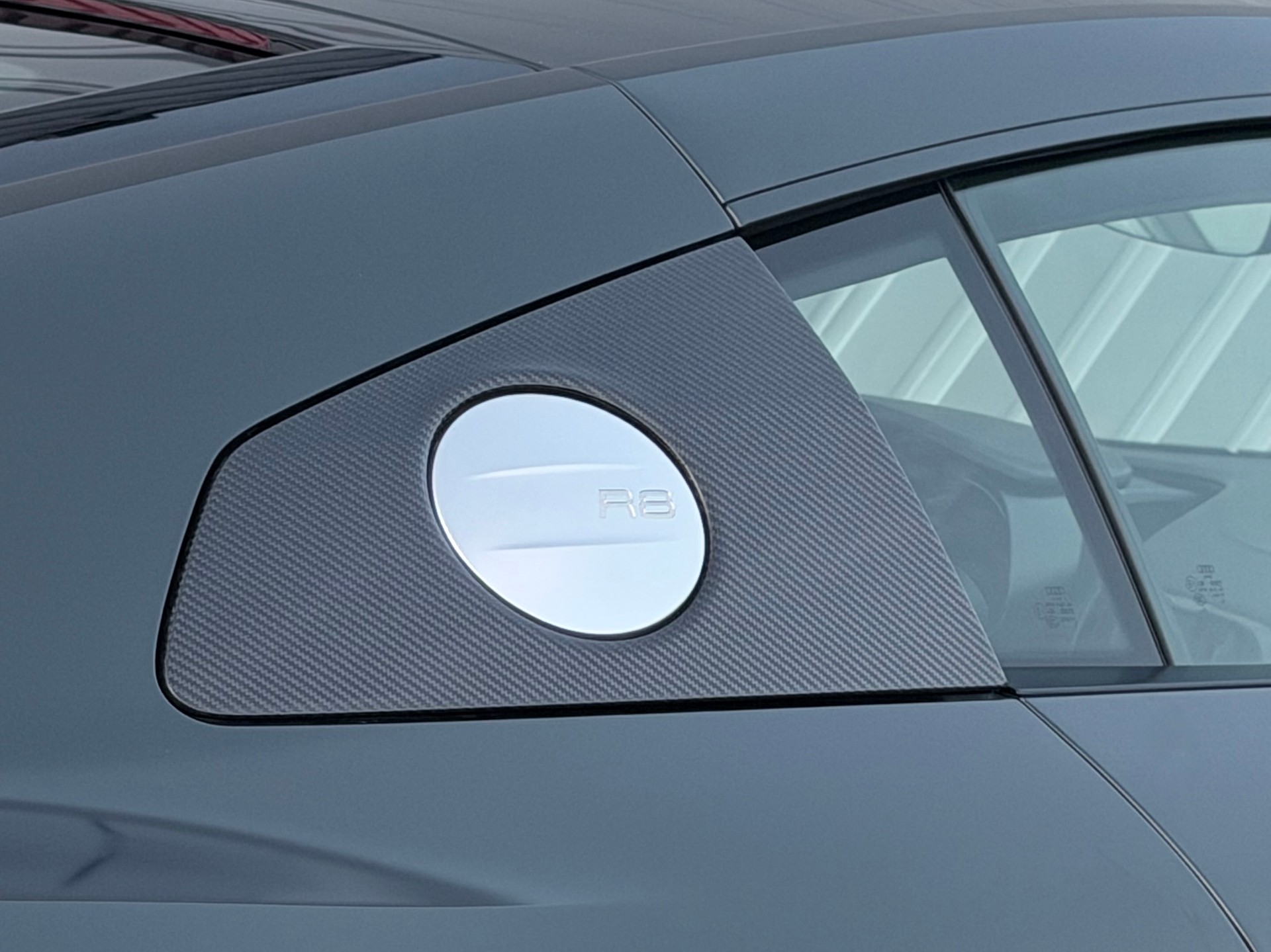 AUDI R8 Coupé 5.2 plus S-Tronic-image-11