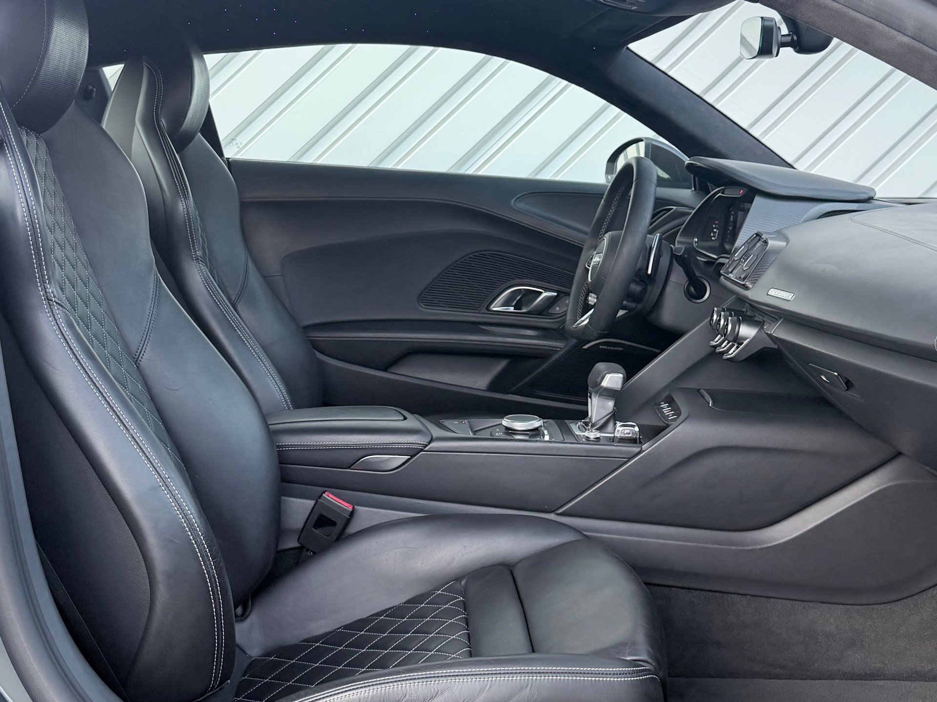 AUDI R8 Coupé 5.2 plus S-Tronic-image-9