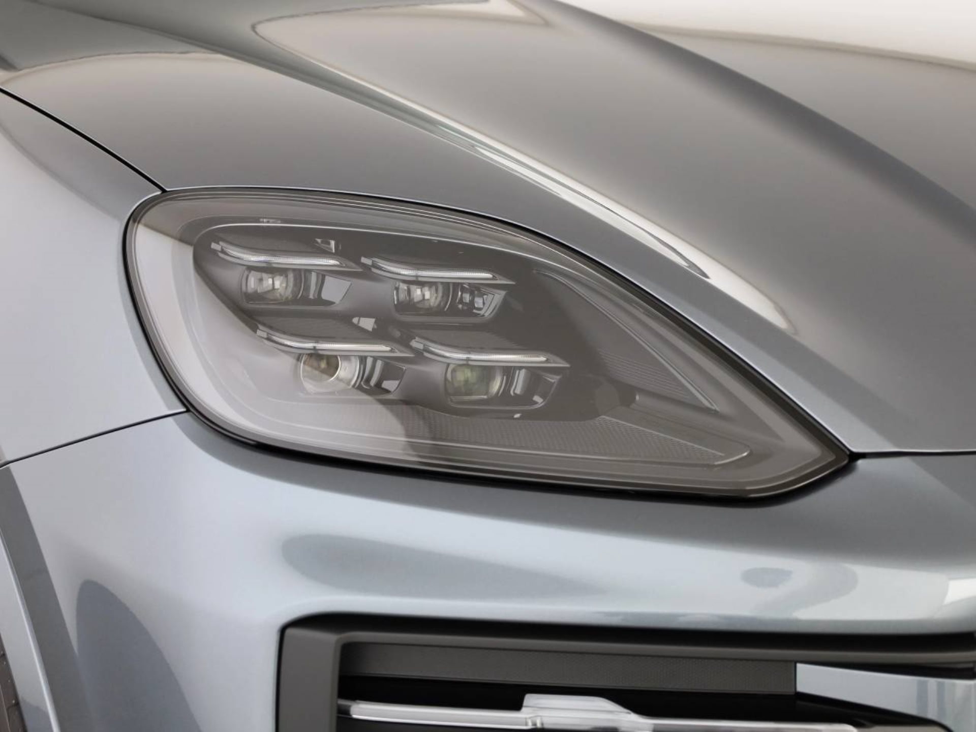 PORSCHE Cayenne E-Hybrid Black Edition-image-7