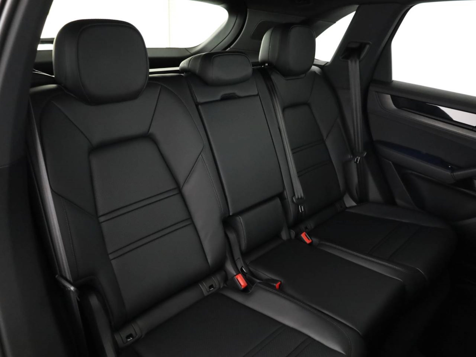 PORSCHE Cayenne E-Hybrid Black Edition-image-19