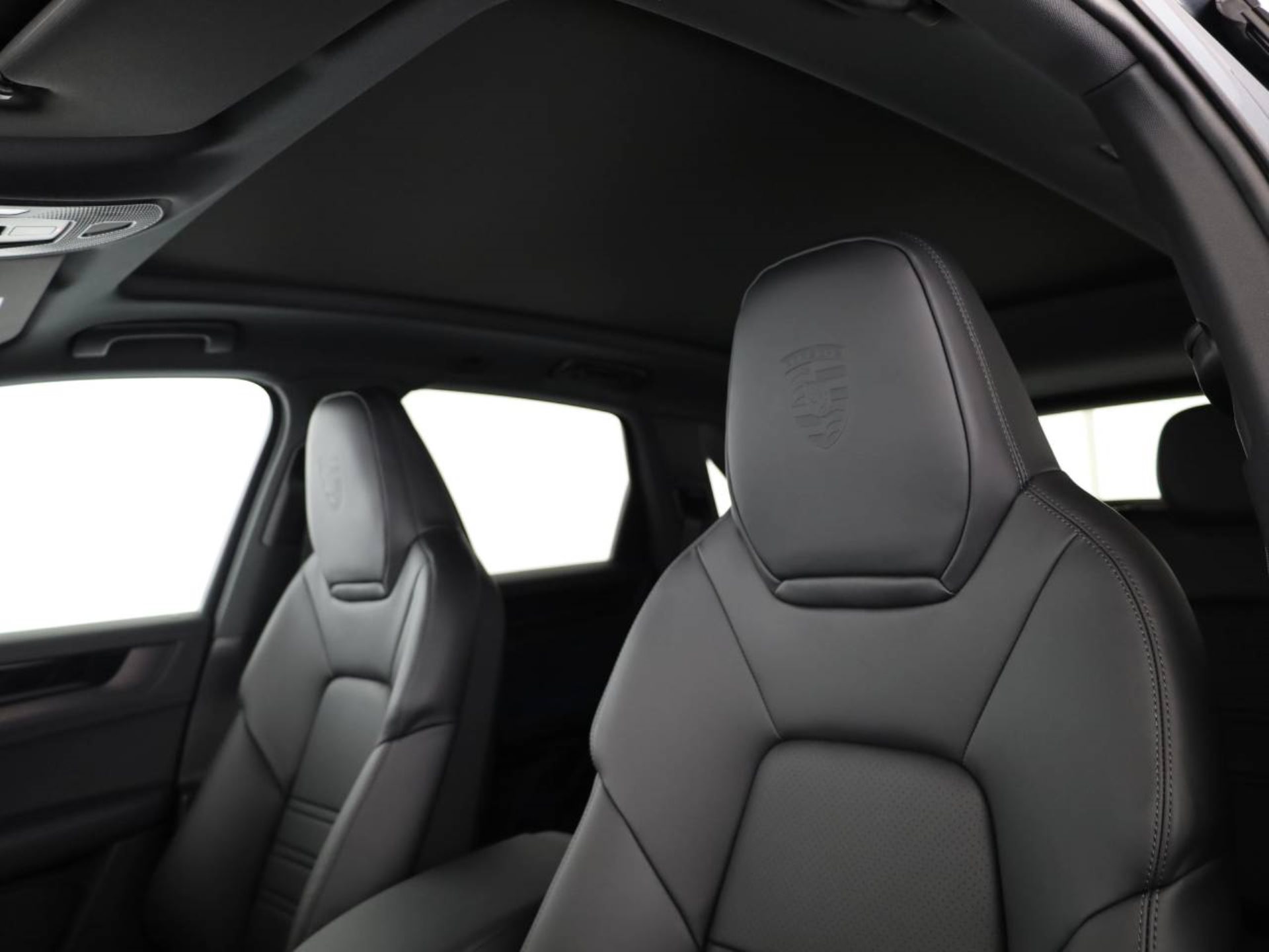 PORSCHE Cayenne E-Hybrid Black Edition-image-16