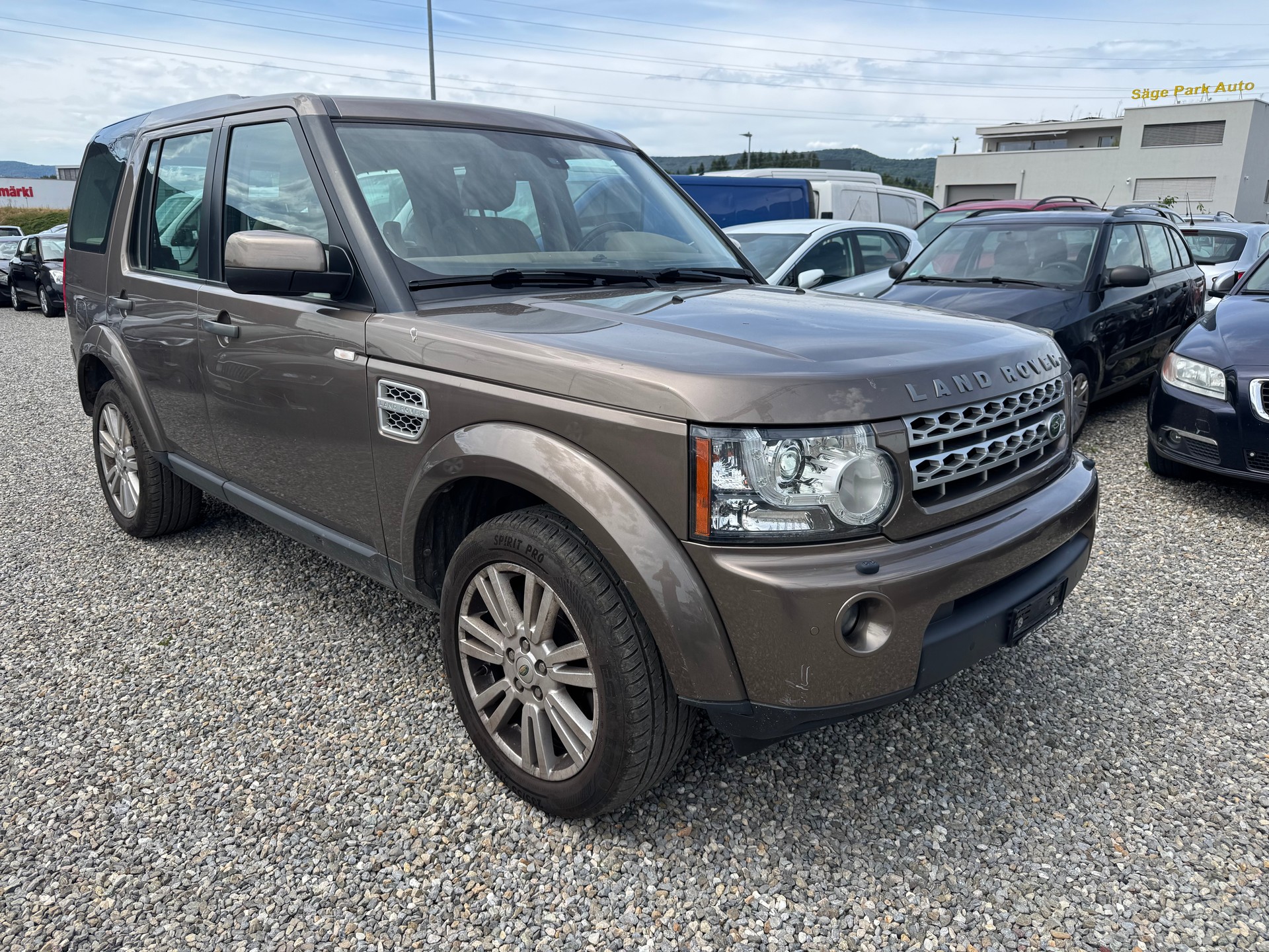 LAND ROVER Discovery 3.0 TDV6 HSE Automatic-image-2