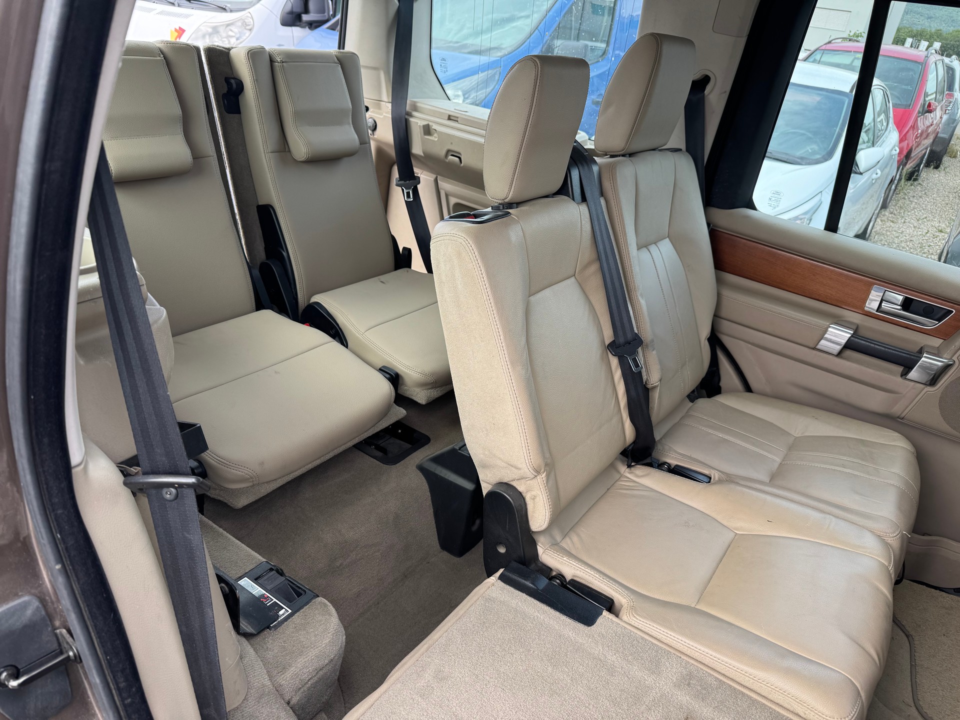 LAND ROVER Discovery 3.0 TDV6 HSE Automatic-image-10