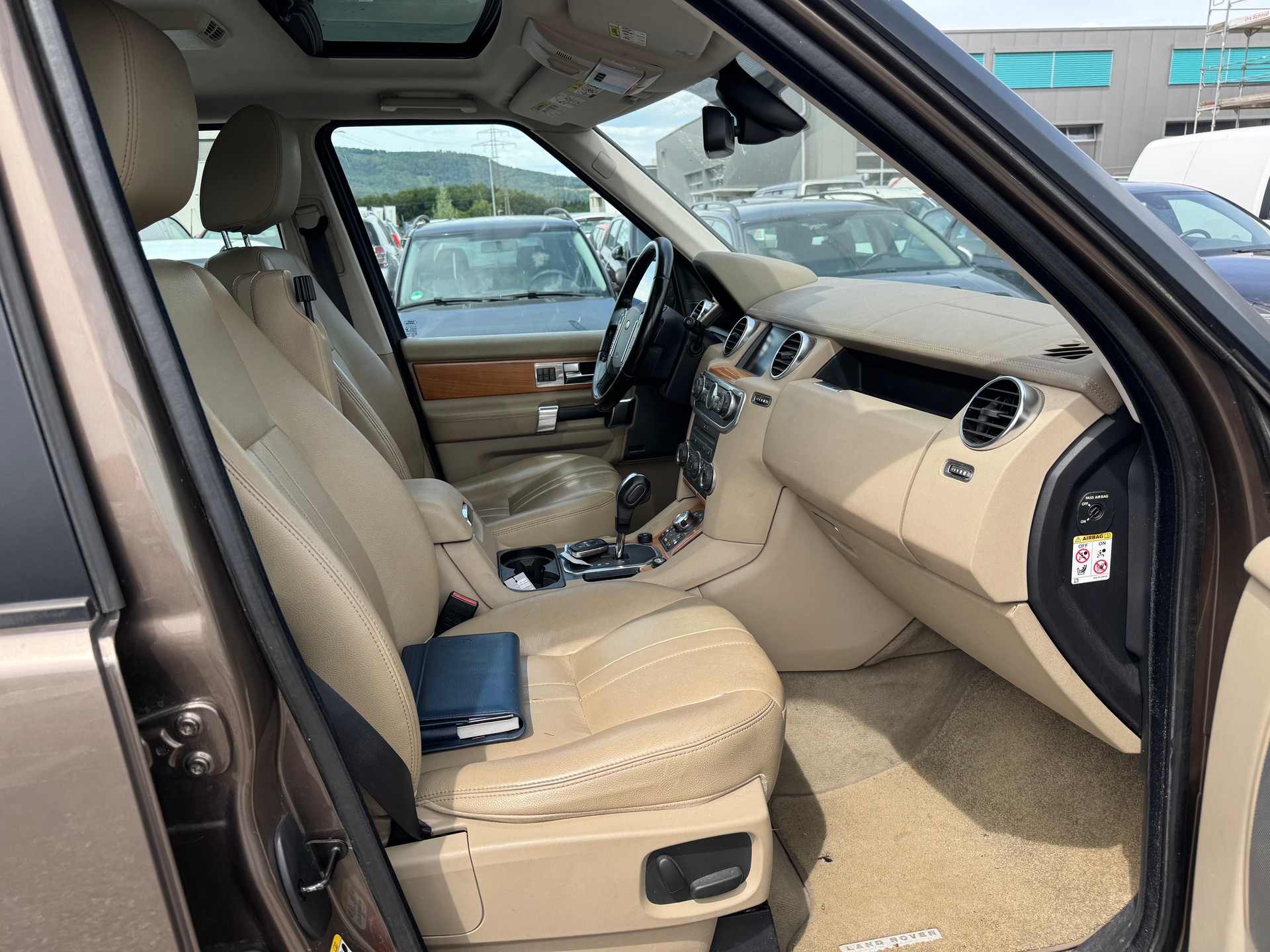 LAND ROVER Discovery 3.0 TDV6 HSE Automatic-image-13