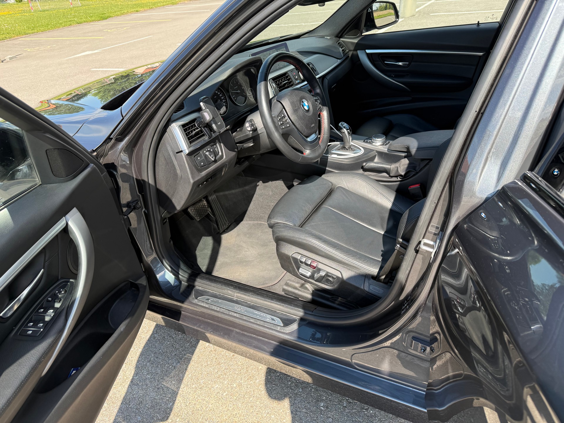 BMW 320d xDrive-image-8