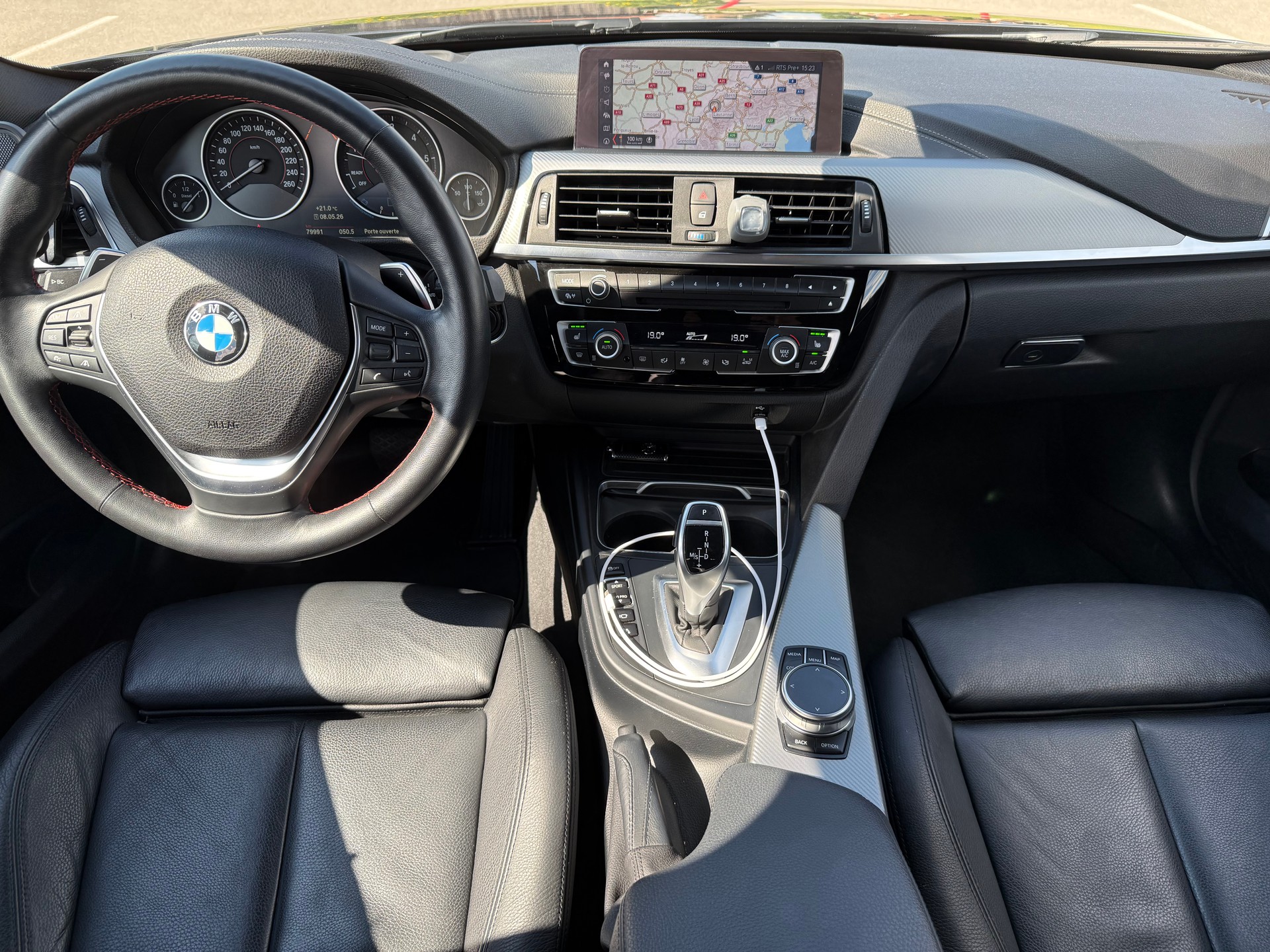 BMW 320d xDrive-image-11