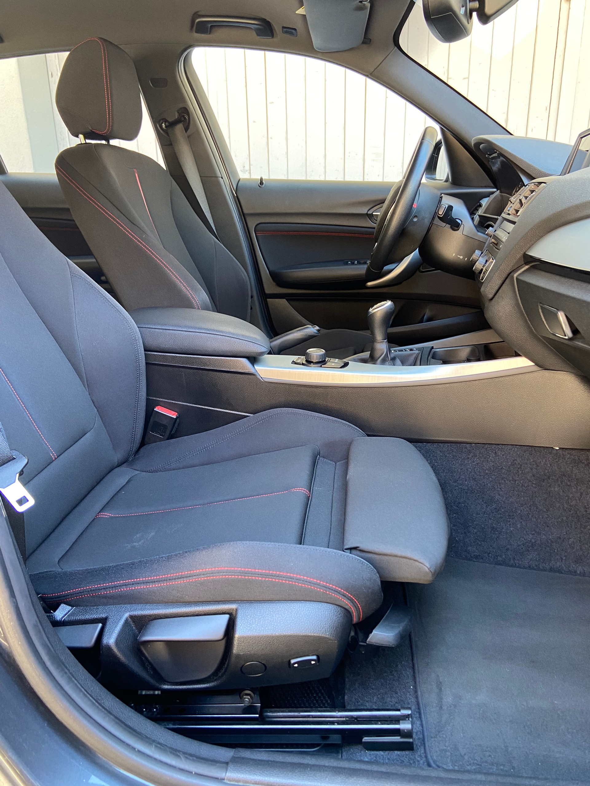 BMW 118i Sport Line-image-10