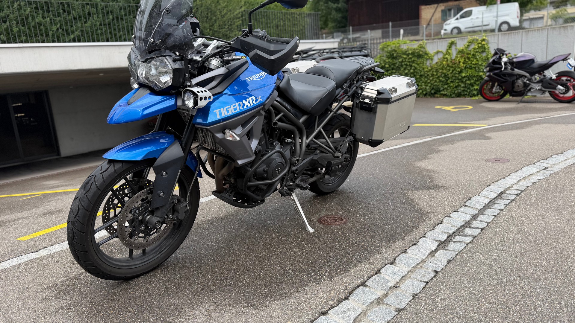 TRIUMPH Tiger 800 XRx ABS-image-2