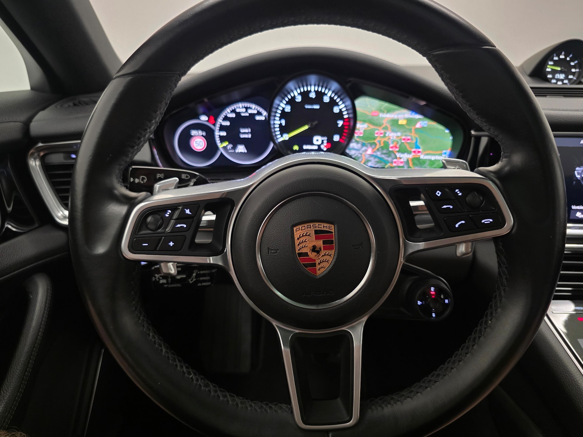 PORSCHE Panamera Sport Turismo 2.9 V6 4 E-Hybrid-image-24