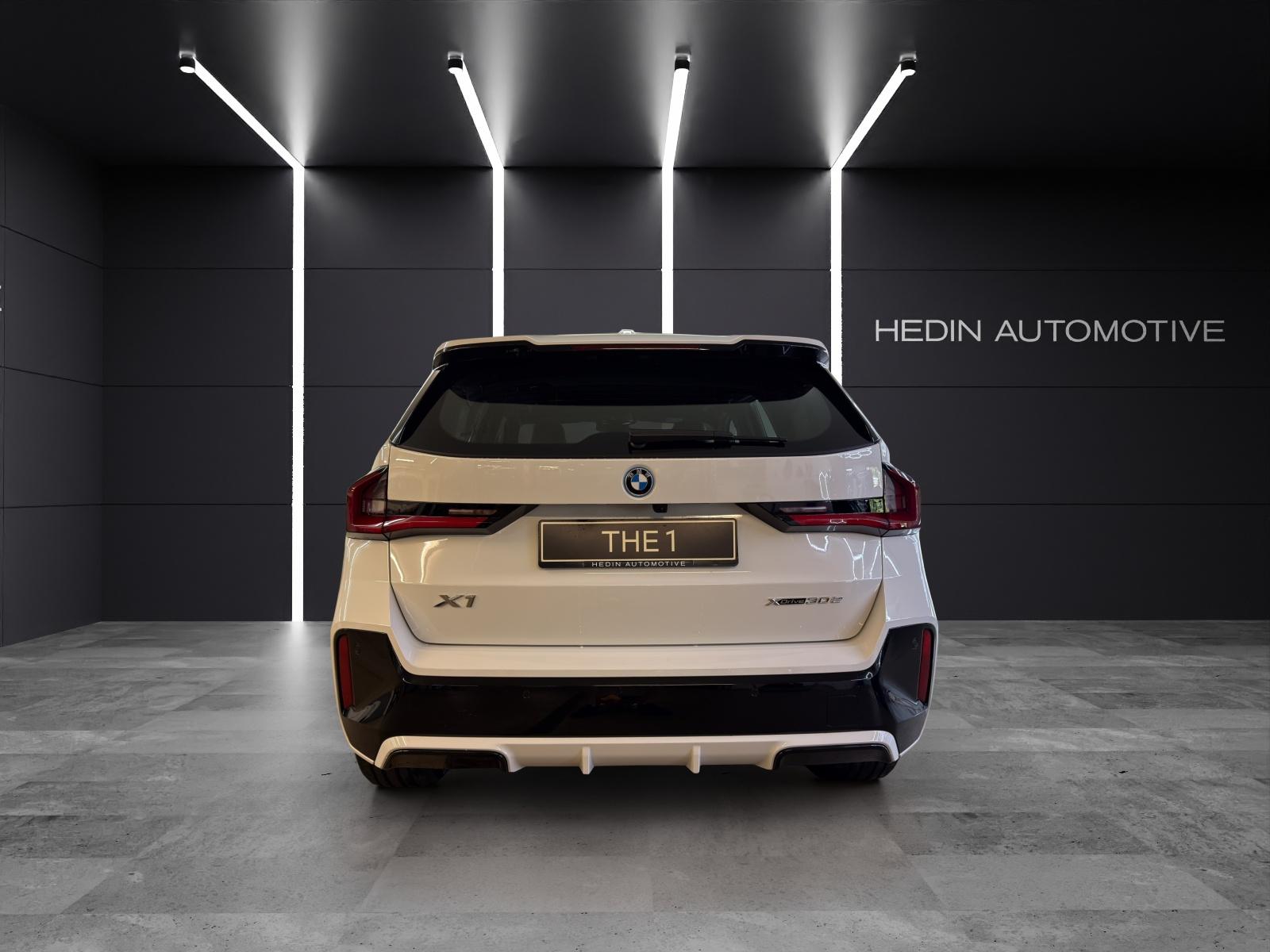 BMW X1 30e xDrive-showroom-element-3
