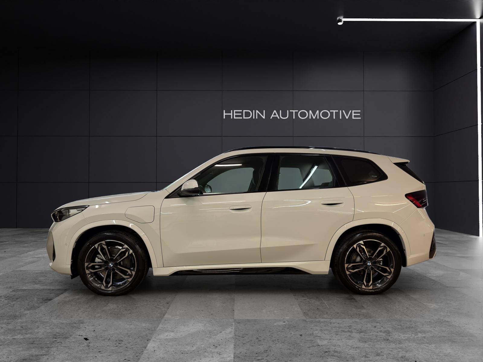 BMW X1 30e xDrive-showroom-element-1