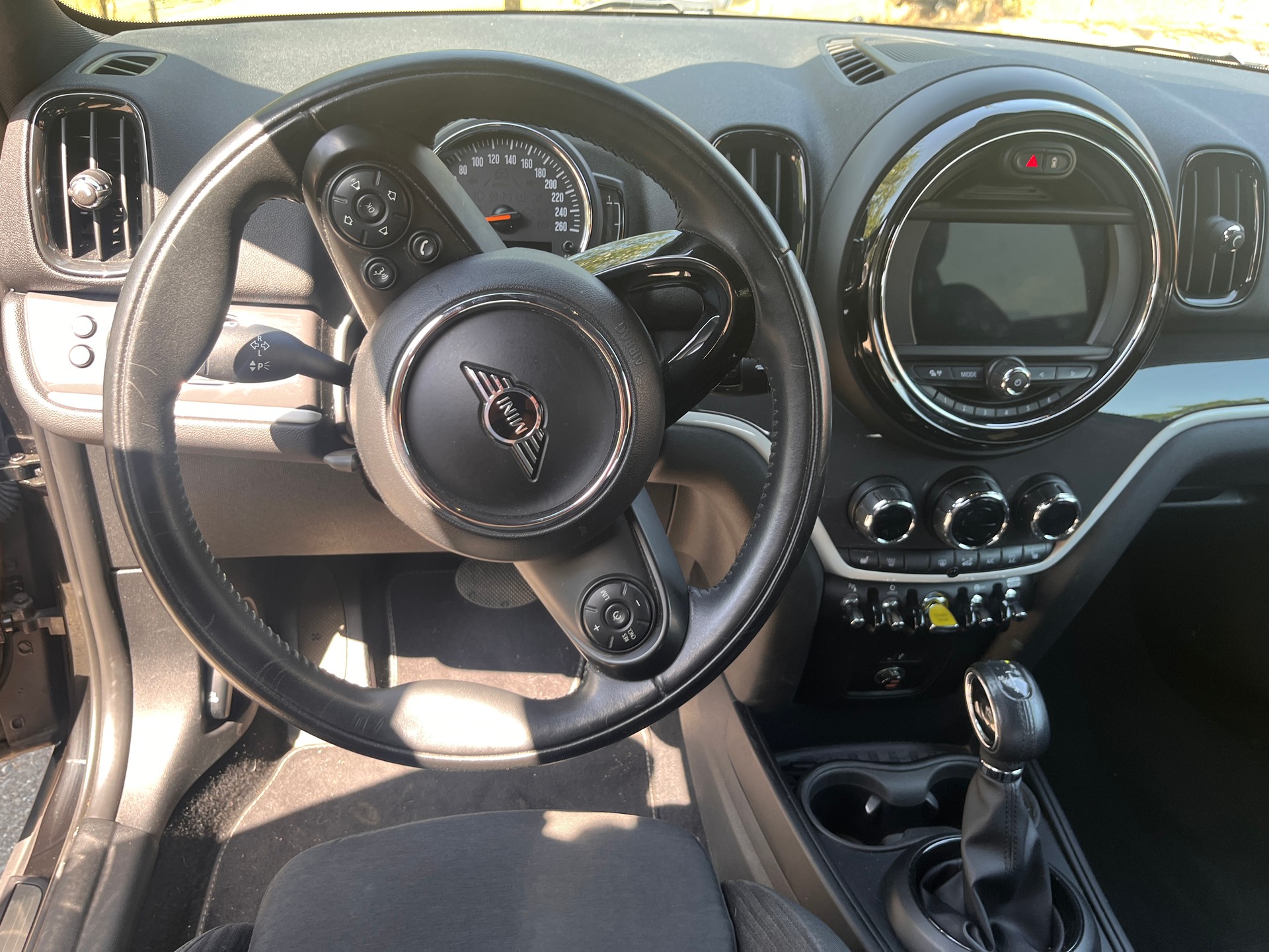 MINI 1.5i Cooper S E ALL4-image-6