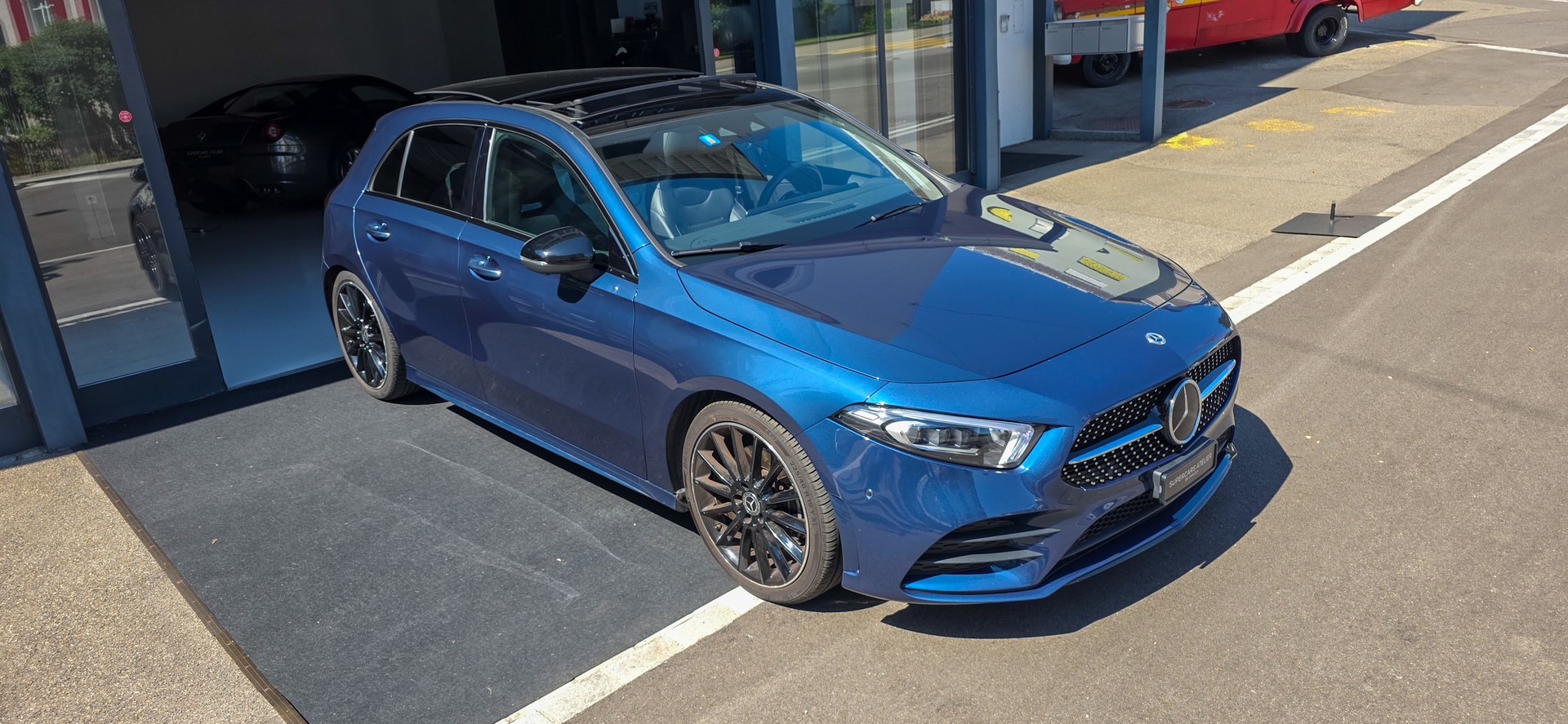 MERCEDES-BENZ A 220 d 4Matic AMG Line-image-6