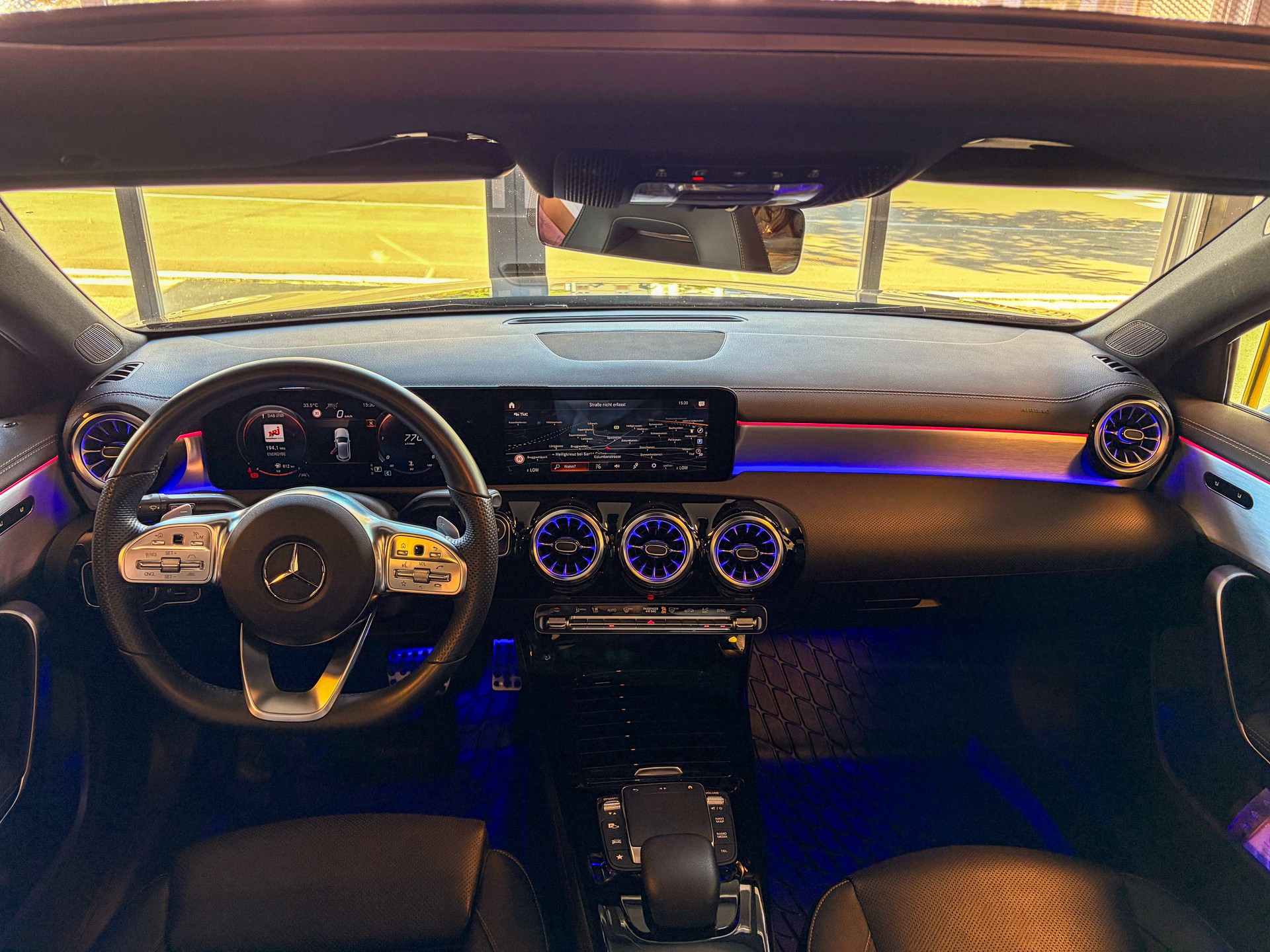 MERCEDES-BENZ A 220 d 4Matic AMG Line-image-11