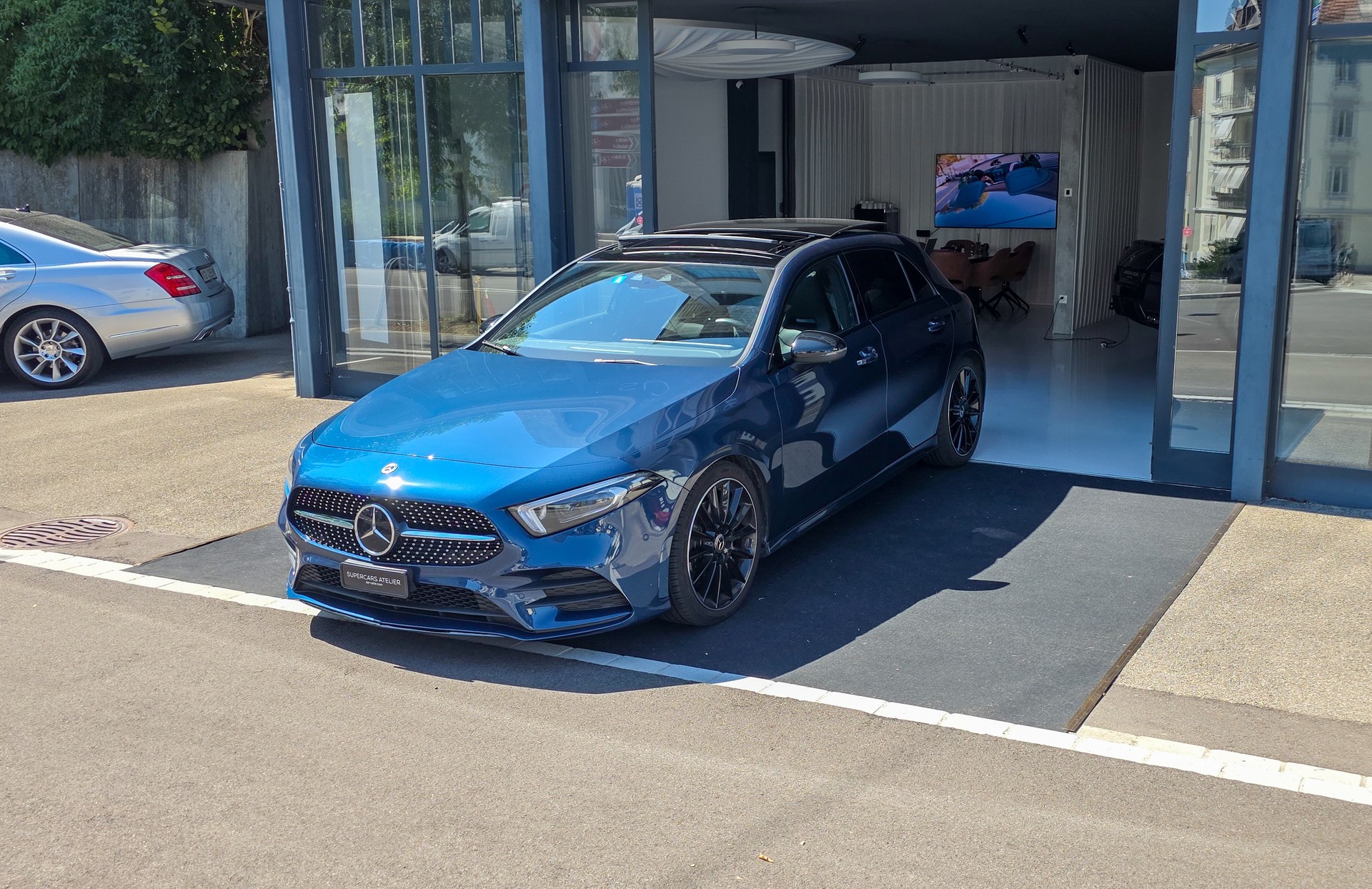 MERCEDES-BENZ A 220 d 4Matic AMG Line-showroom-element-2