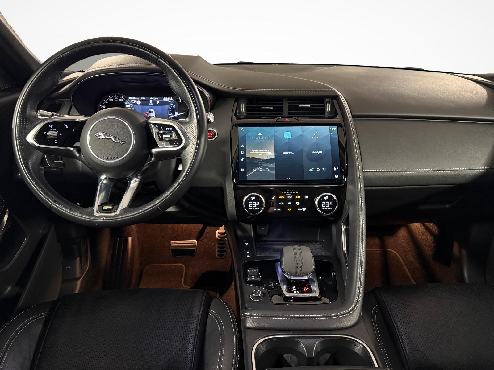 JAGUAR E-Pace 2.0 I4 200 R-Dynamic SE AWD-image-11