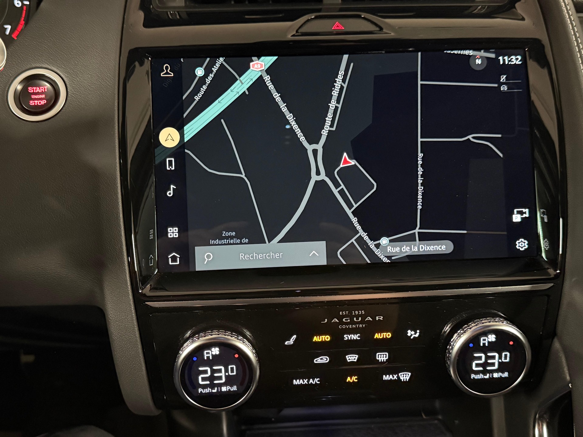 JAGUAR E-Pace 2.0 I4 200 R-Dynamic SE AWD-image-16