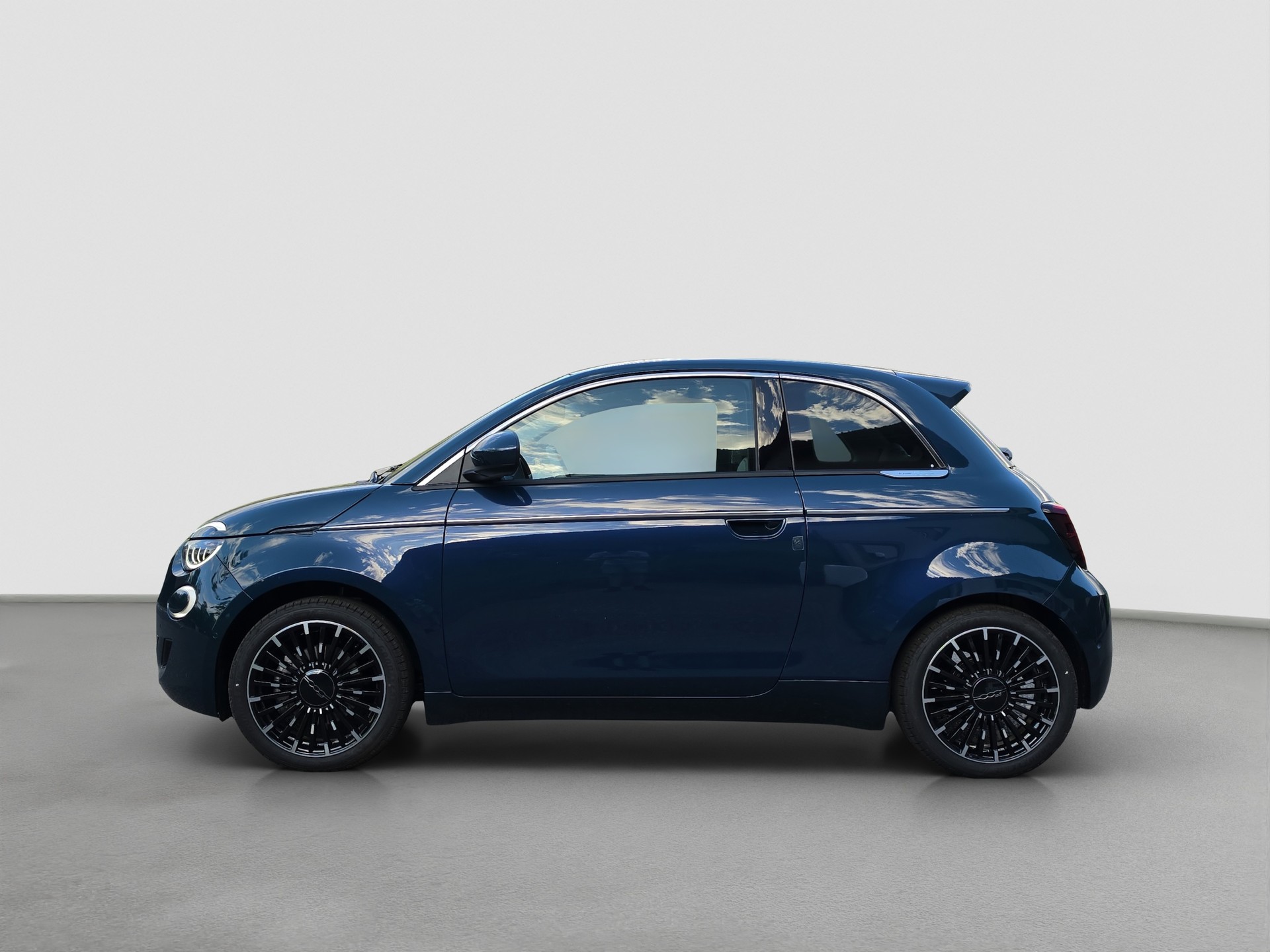 FIAT 500 electric 42kWh La Prima-showroom-element-1