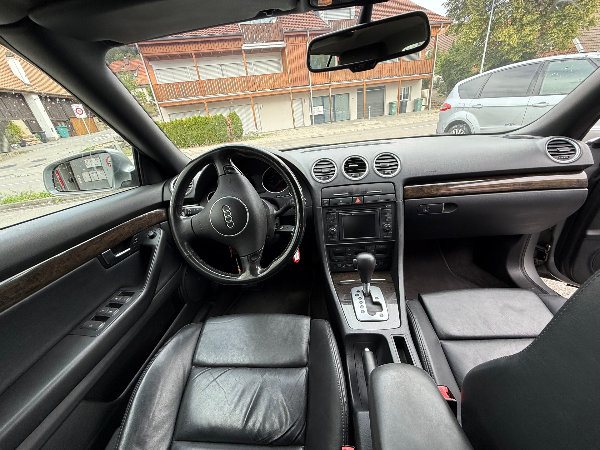 AUDI A4 Cabriolet 3.0 V6-image-9