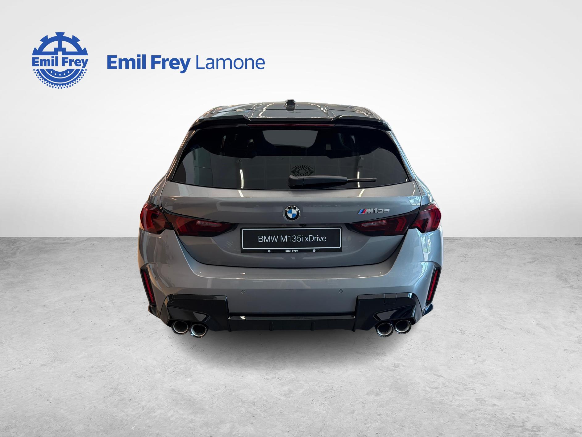 BMW M135i xDrive-showroom-element-3