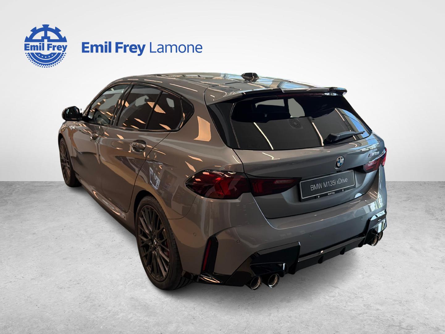 BMW M135i xDrive-showroom-element-2