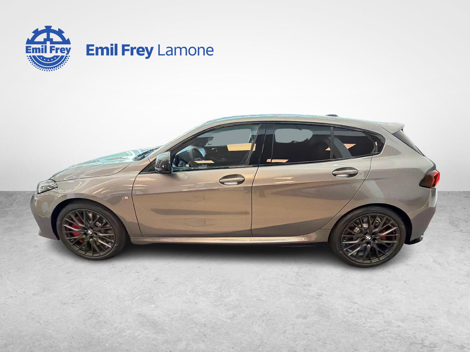 BMW M135i xDrive-showroom-element-1