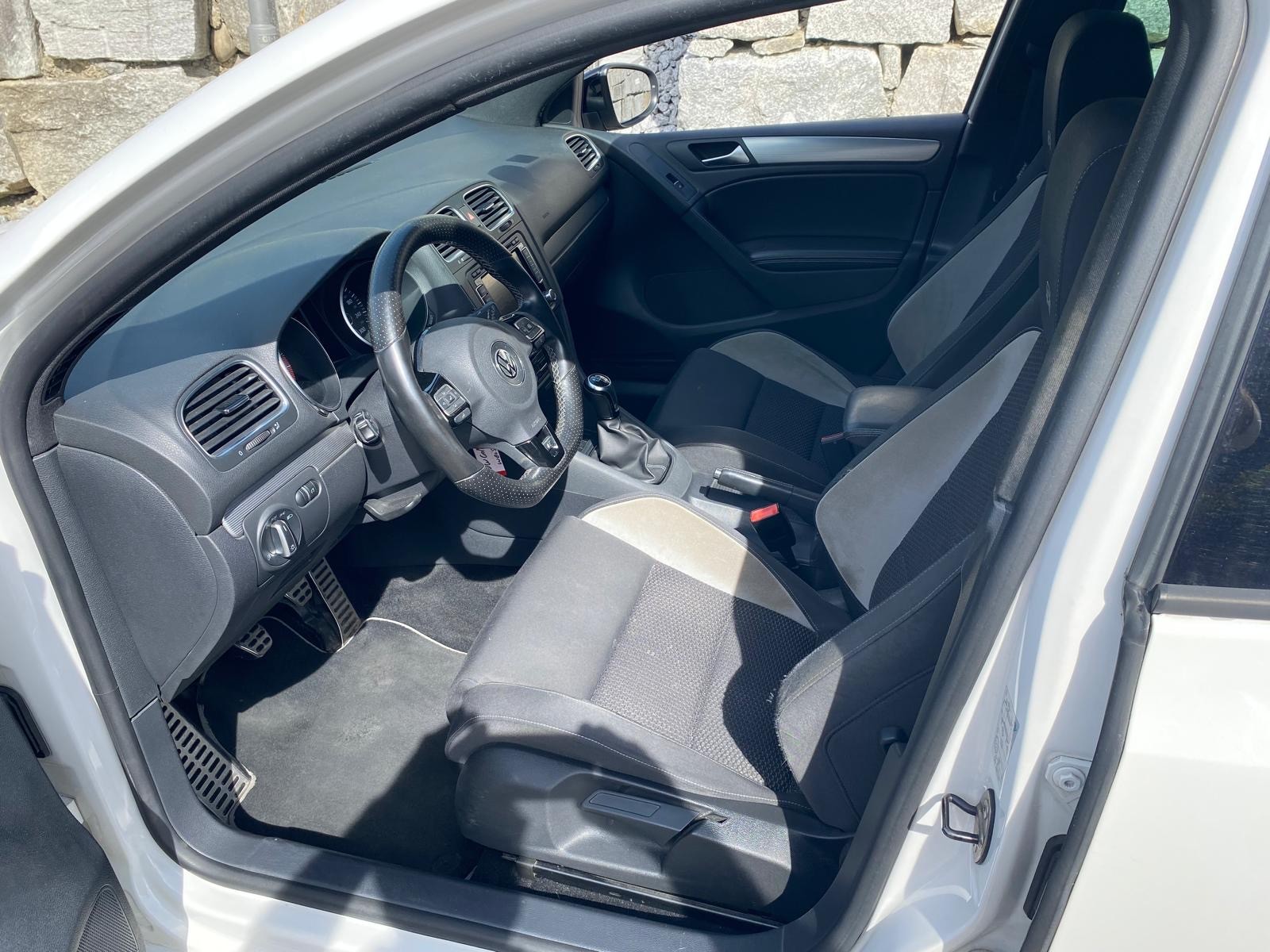 VW Golf 2.0 TSI R 4Motion-image-7