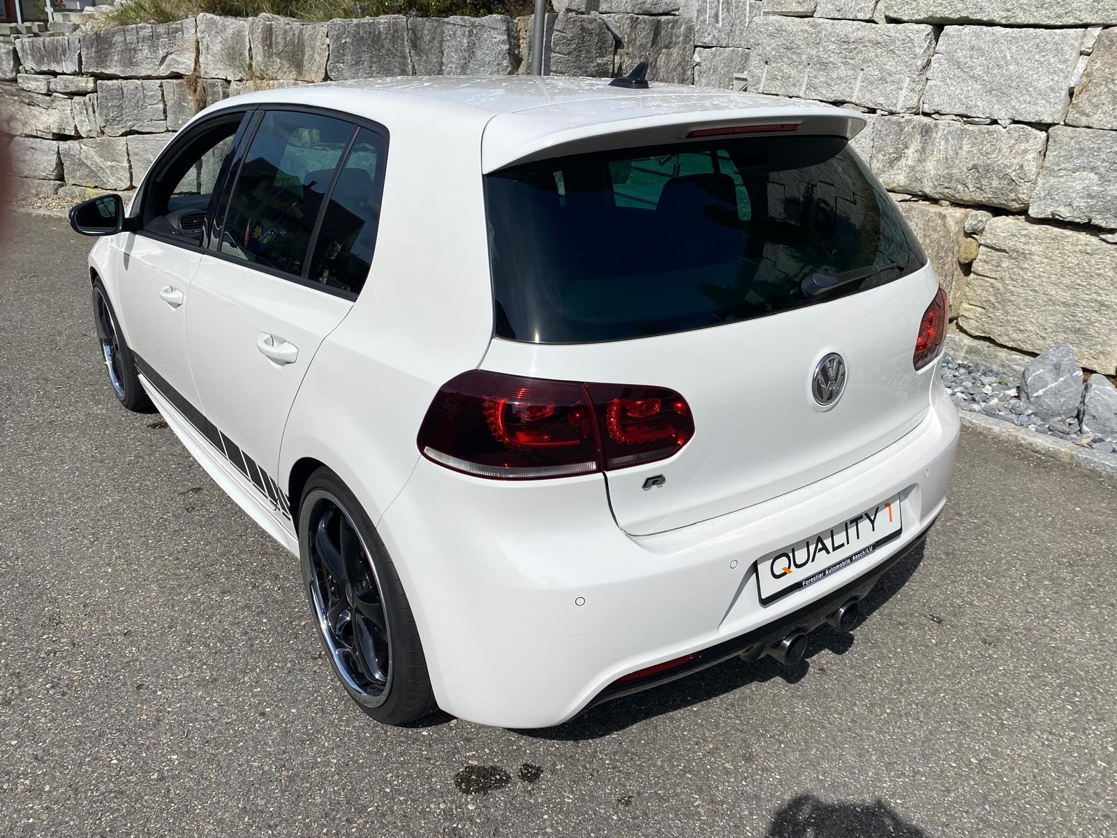 VW Golf 2.0 TSI R 4Motion-image-2