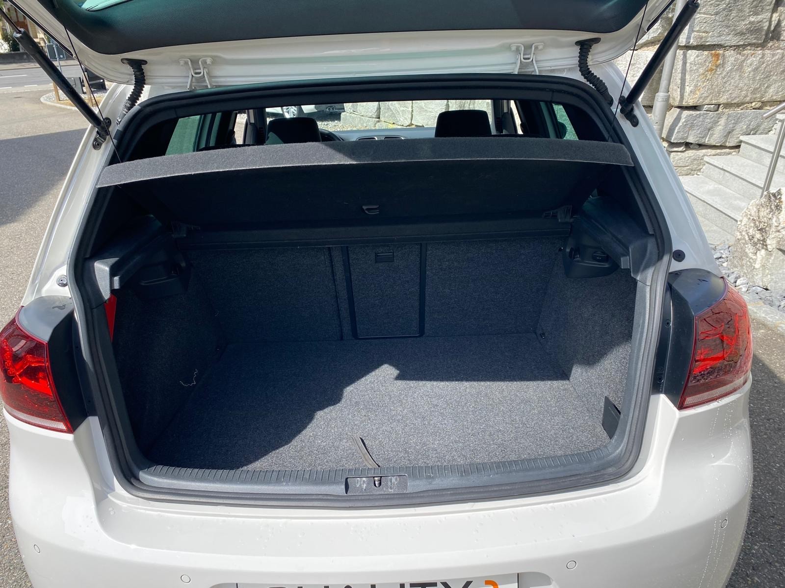 VW Golf 2.0 TSI R 4Motion-image-11