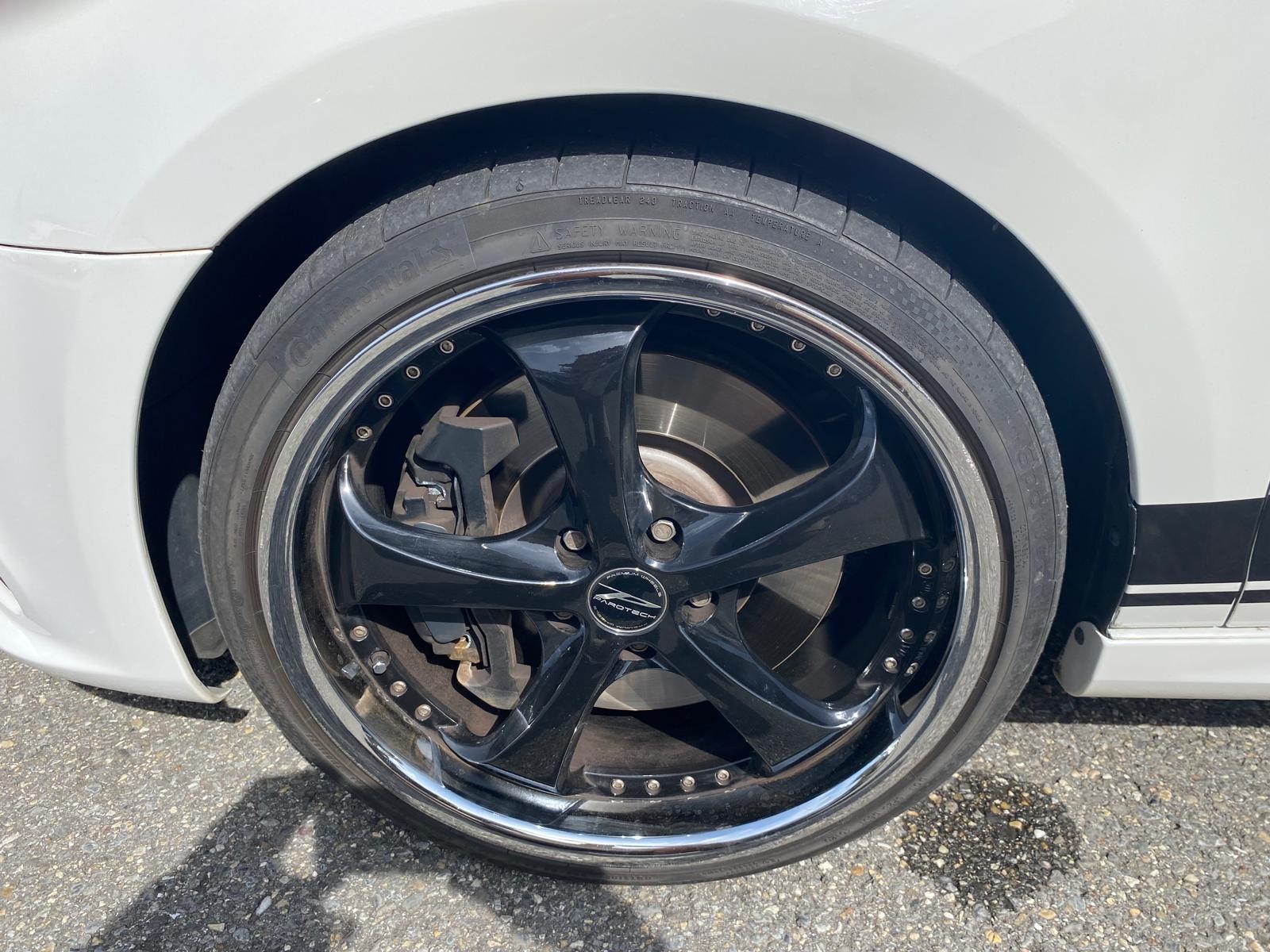 VW Golf 2.0 TSI R 4Motion-image-6
