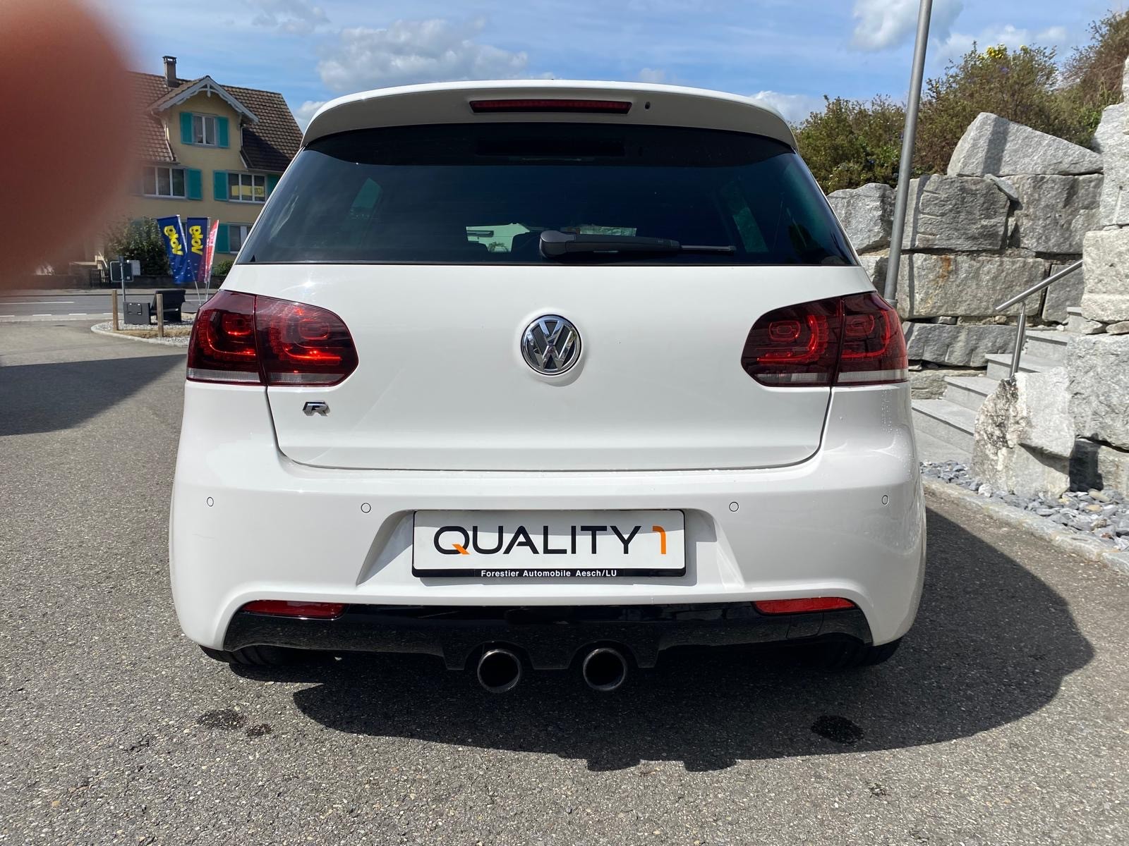 VW Golf 2.0 TSI R 4Motion-image-3