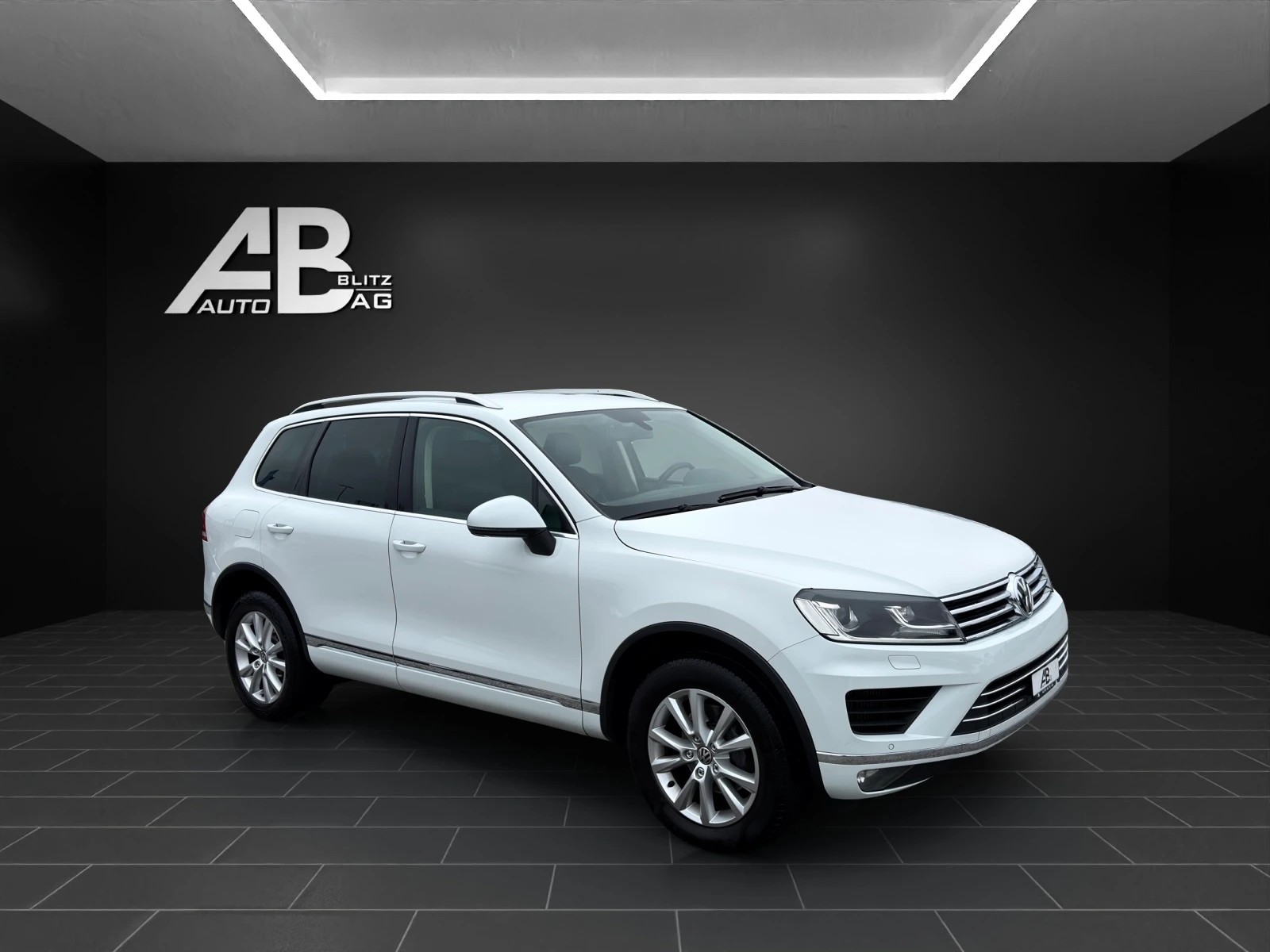 VW Touareg 3.0 TDI BlueMotion Technology Tiptronic-image-5