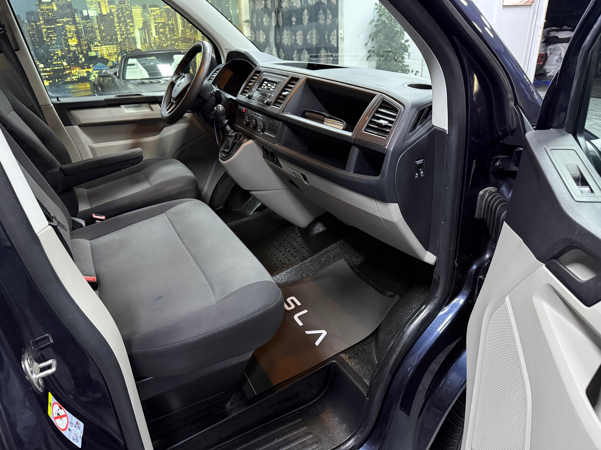VW T6 2.0 TDI-showroom-element-3