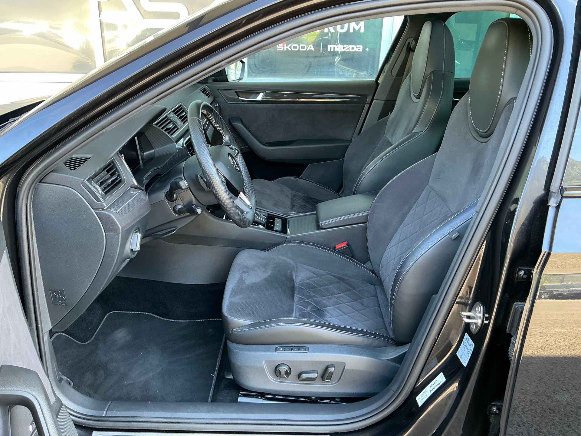 SKODA Superb Combi 2.0 TSI SportLine+ 4x4 DSG-image-7