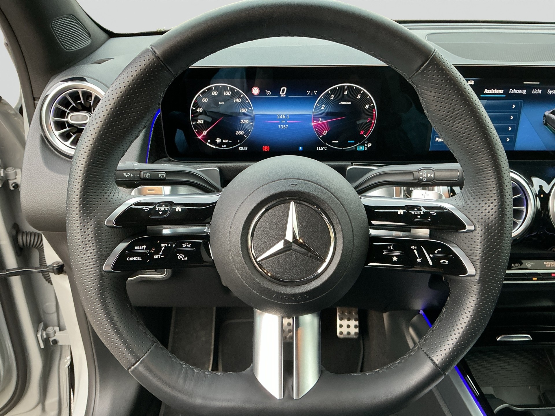 MERCEDES-BENZ GLB 200 7G-Tronic AMG Night-image-9