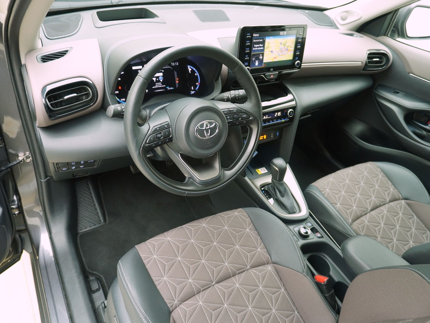 TOYOTA Yaris Cross 1.5 VVT-i HSD Elegant AWD-i-image-11
