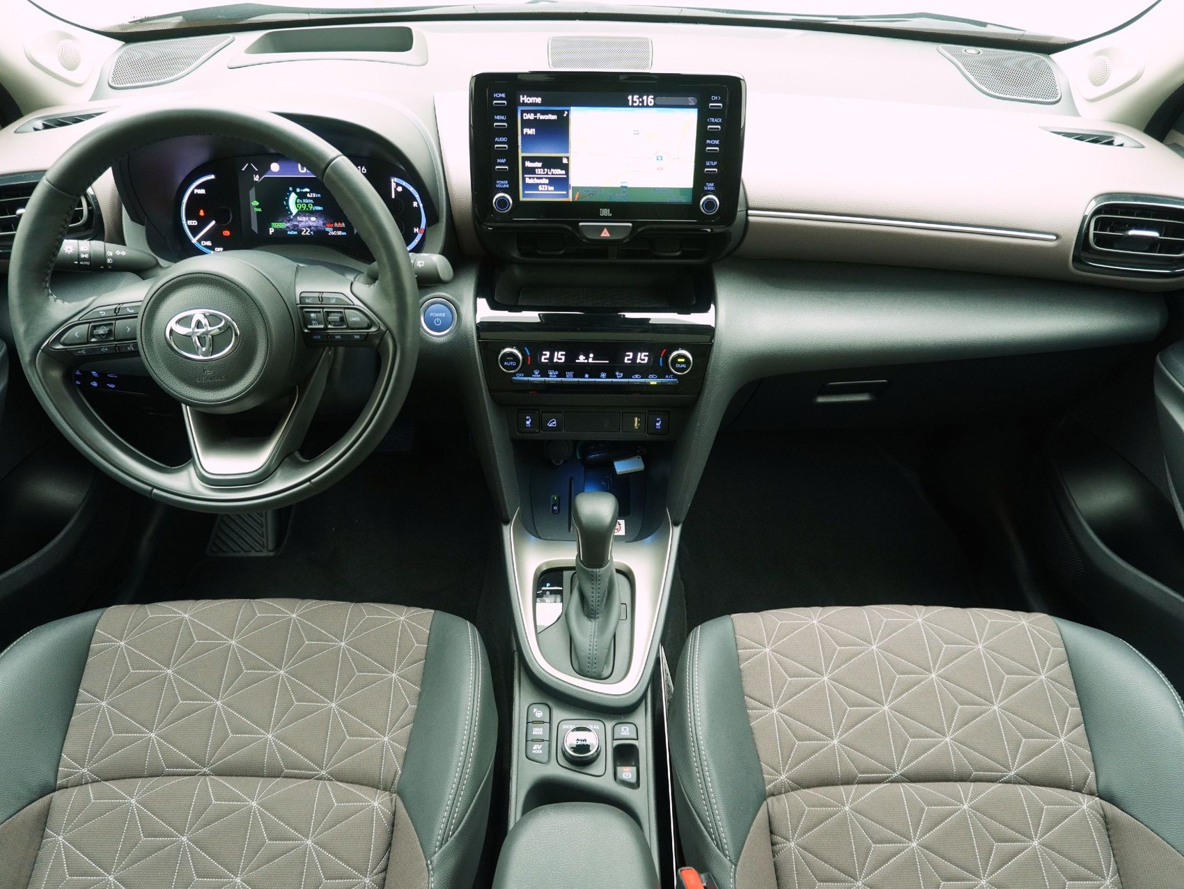 TOYOTA Yaris Cross 1.5 VVT-i HSD Elegant AWD-i-image-15