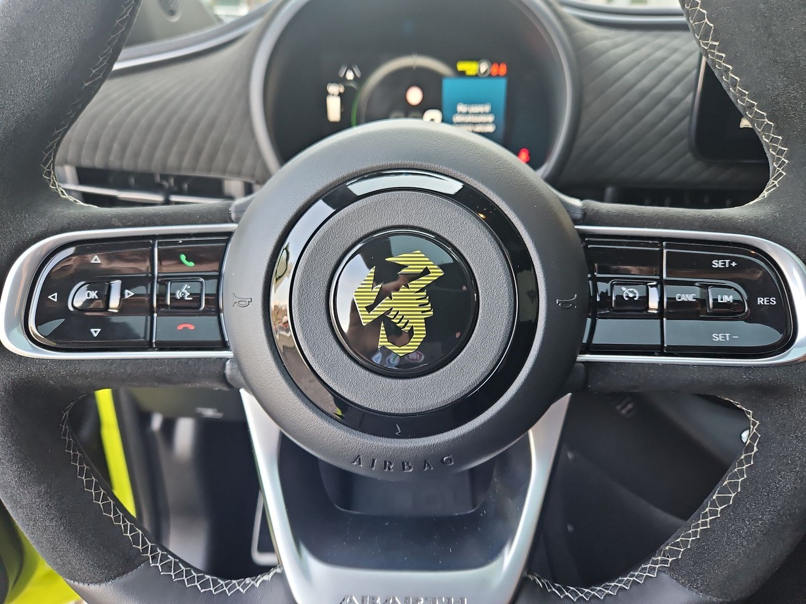 FIAT Abarth 500e Scorpionissima-image-11