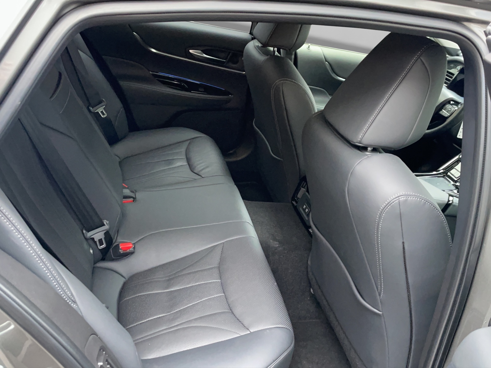 TOYOTA Mirai Fuel Cell Platinum 41635/000-image-4