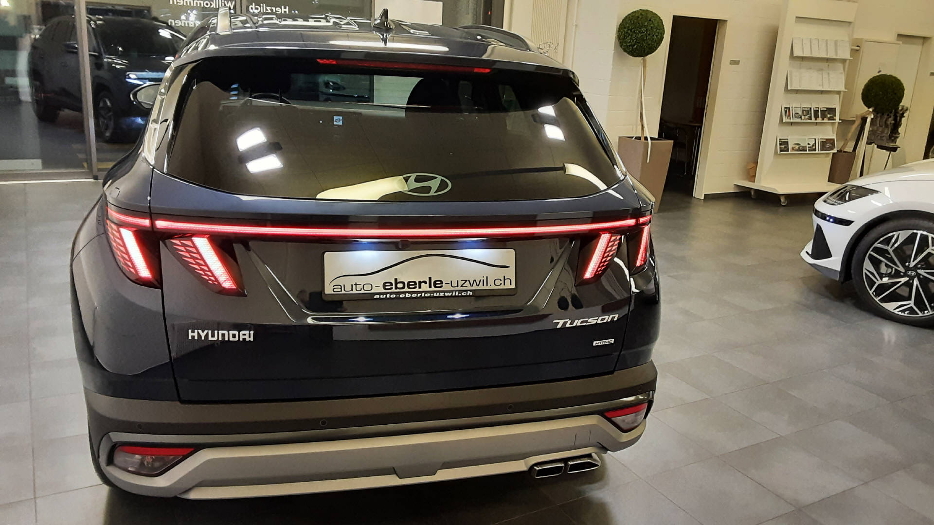 HYUNDAI Tucson 1.6 T-GDi Amplia 4WD-image-4