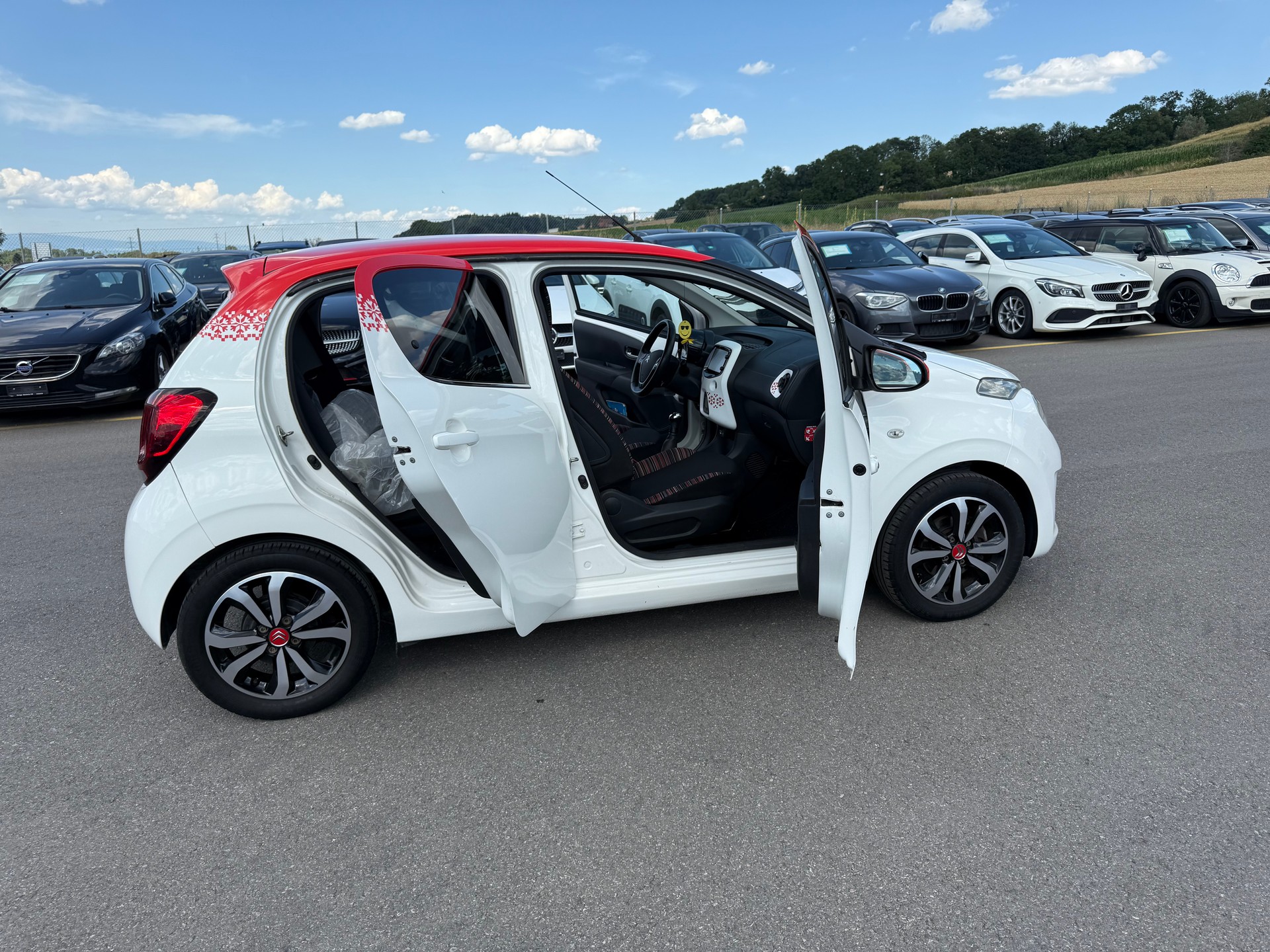 CITROEN C1 1.2 VTi Shine Edition-image-16