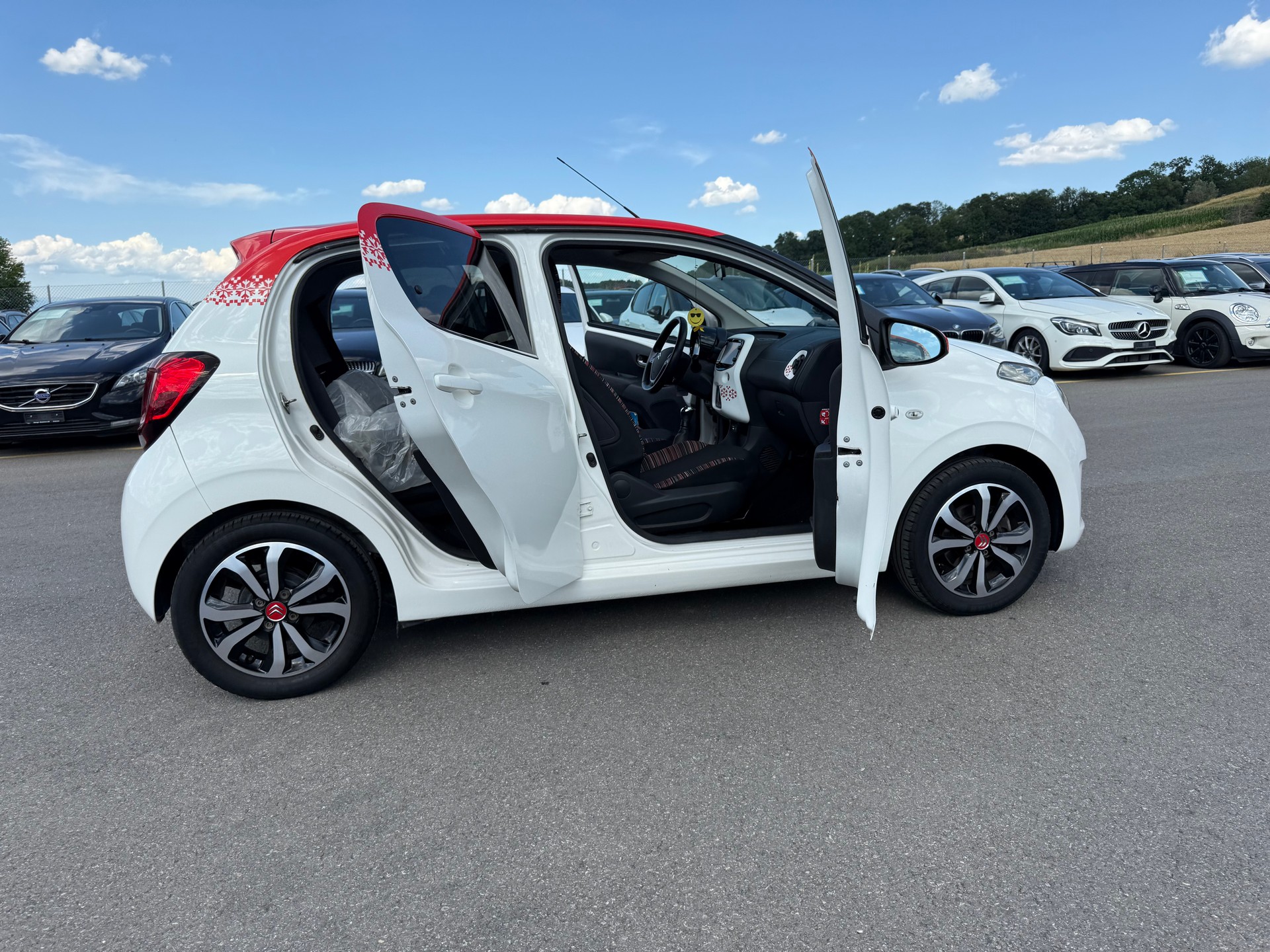 CITROEN C1 1.2 VTi Shine Edition-image-15