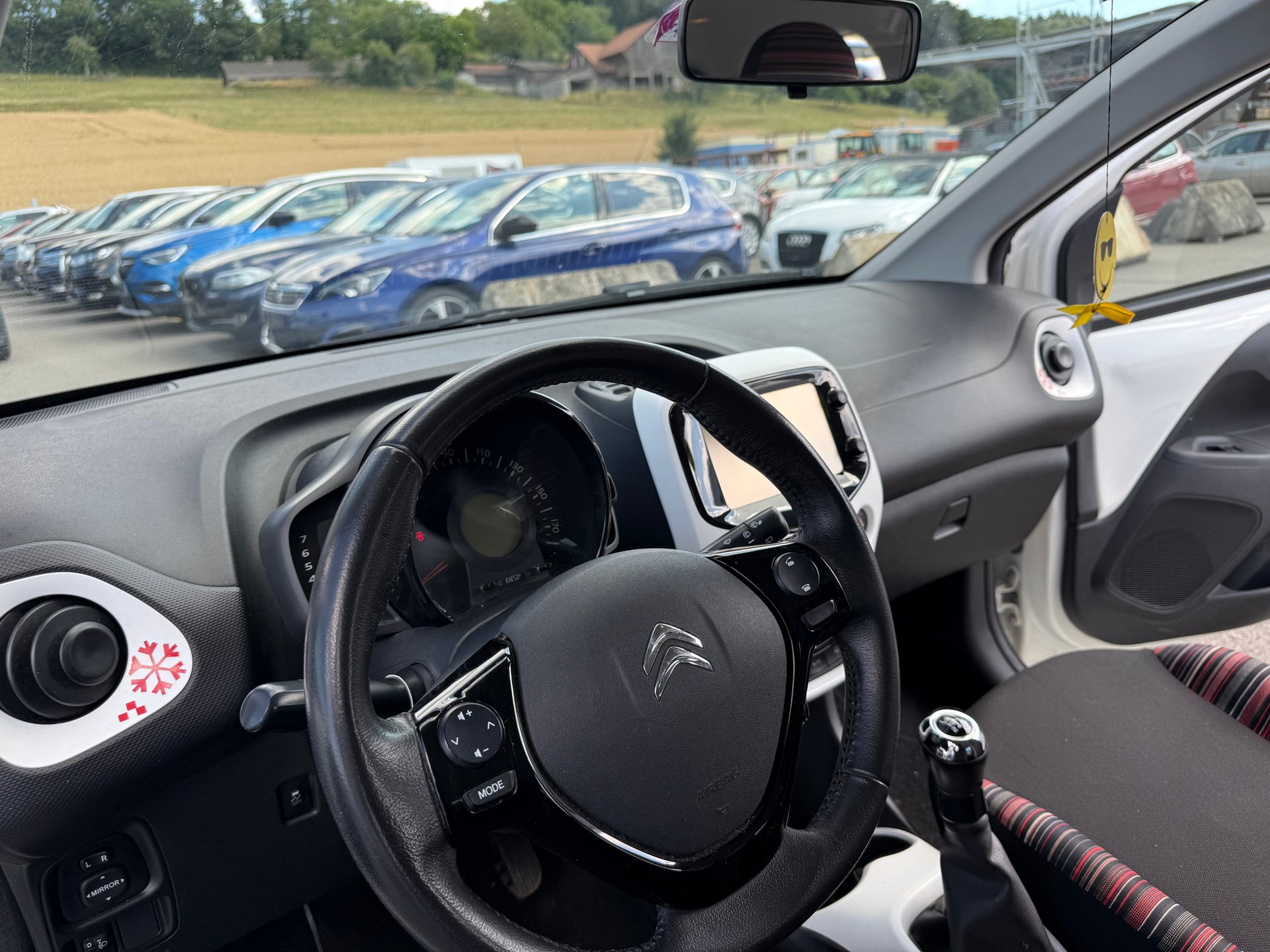 CITROEN C1 1.2 VTi Shine Edition-image-24