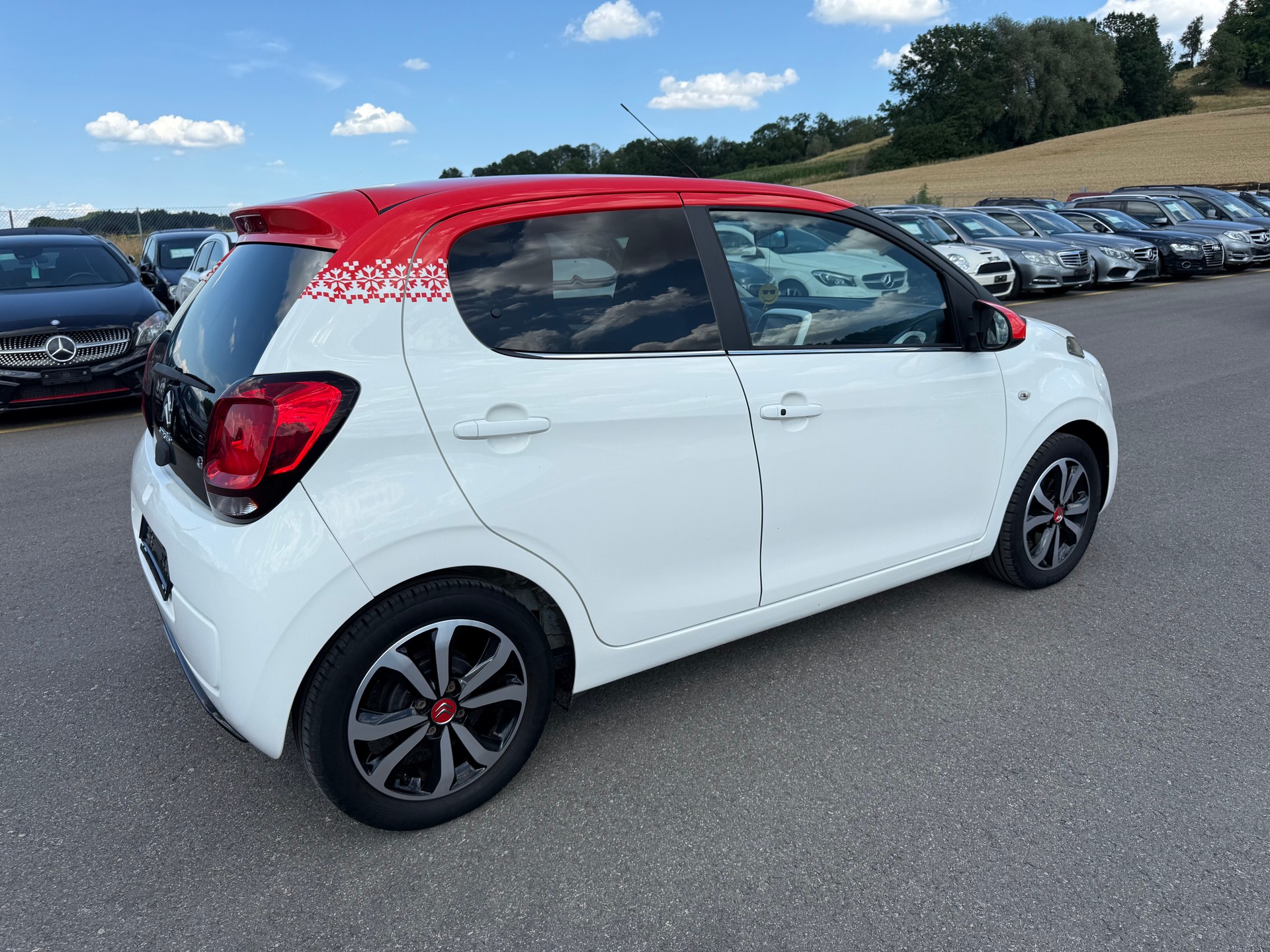 CITROEN C1 1.2 VTi Shine Edition-image-8