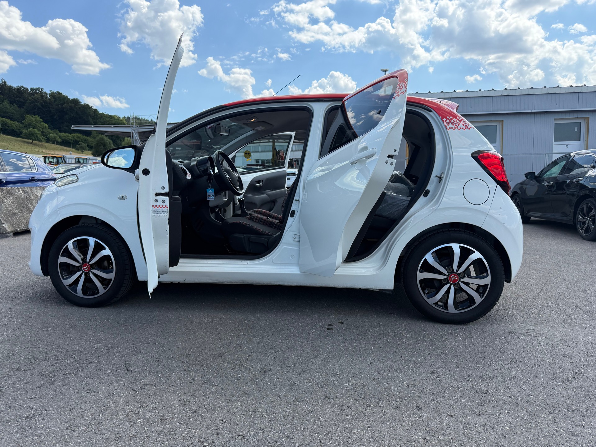 CITROEN C1 1.2 VTi Shine Edition-image-17