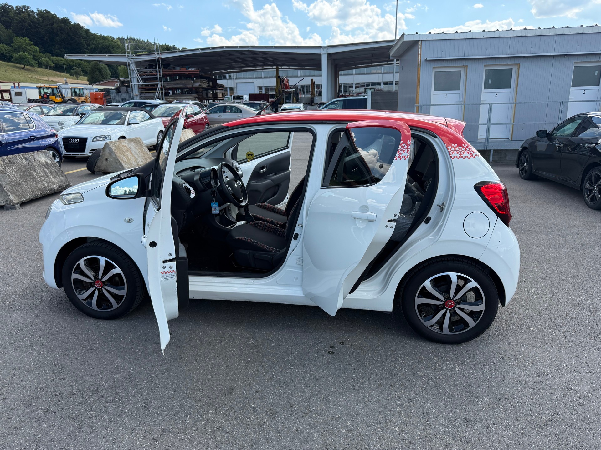 CITROEN C1 1.2 VTi Shine Edition-image-19