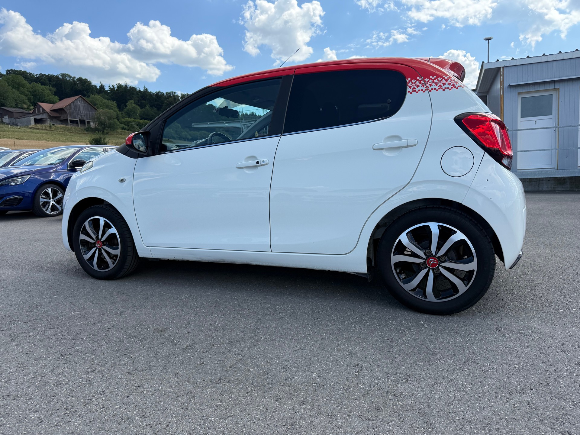 CITROEN C1 1.2 VTi Shine Edition-image-12