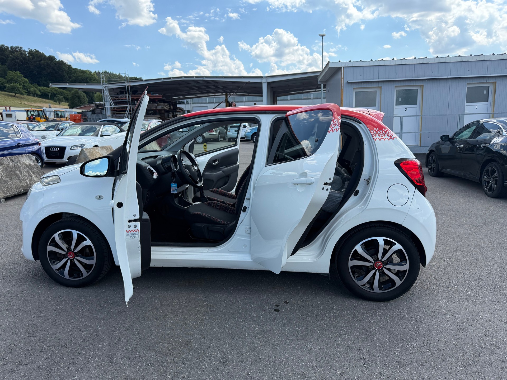 CITROEN C1 1.2 VTi Shine Edition-image-18