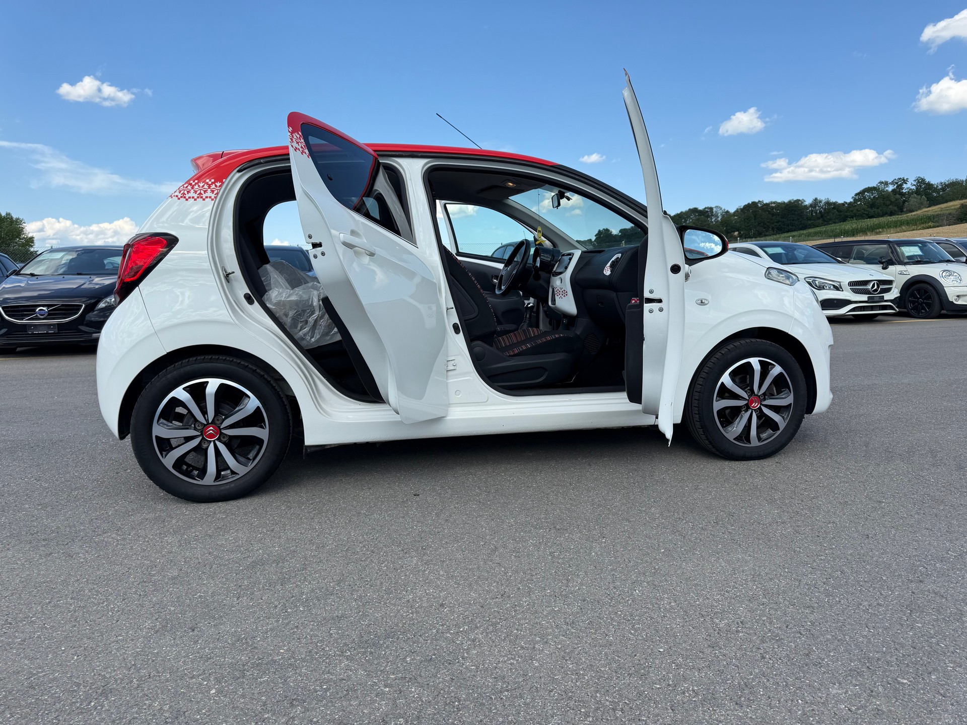CITROEN C1 1.2 VTi Shine Edition-image-14