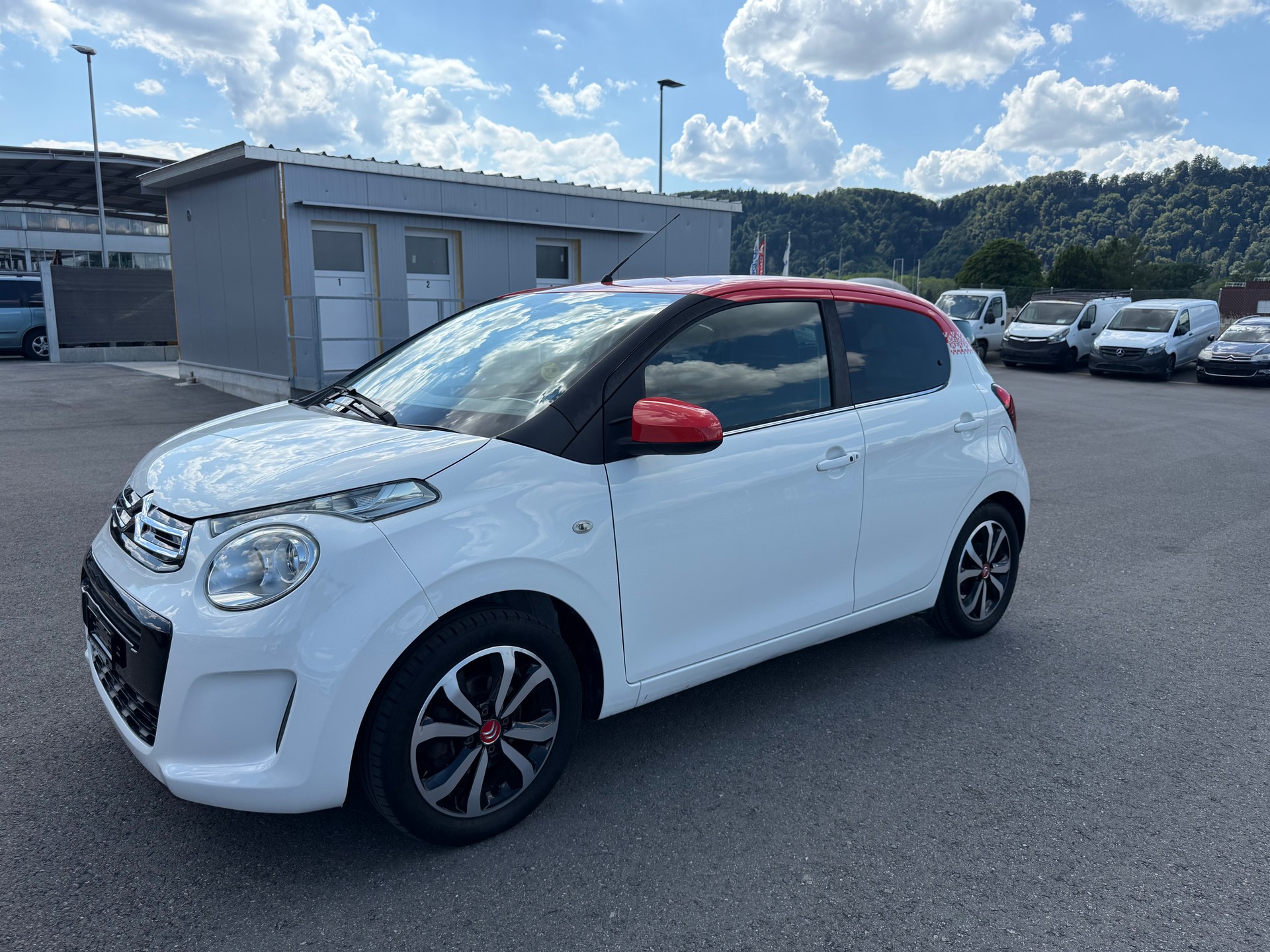 CITROEN C1 1.2 VTi Shine Edition